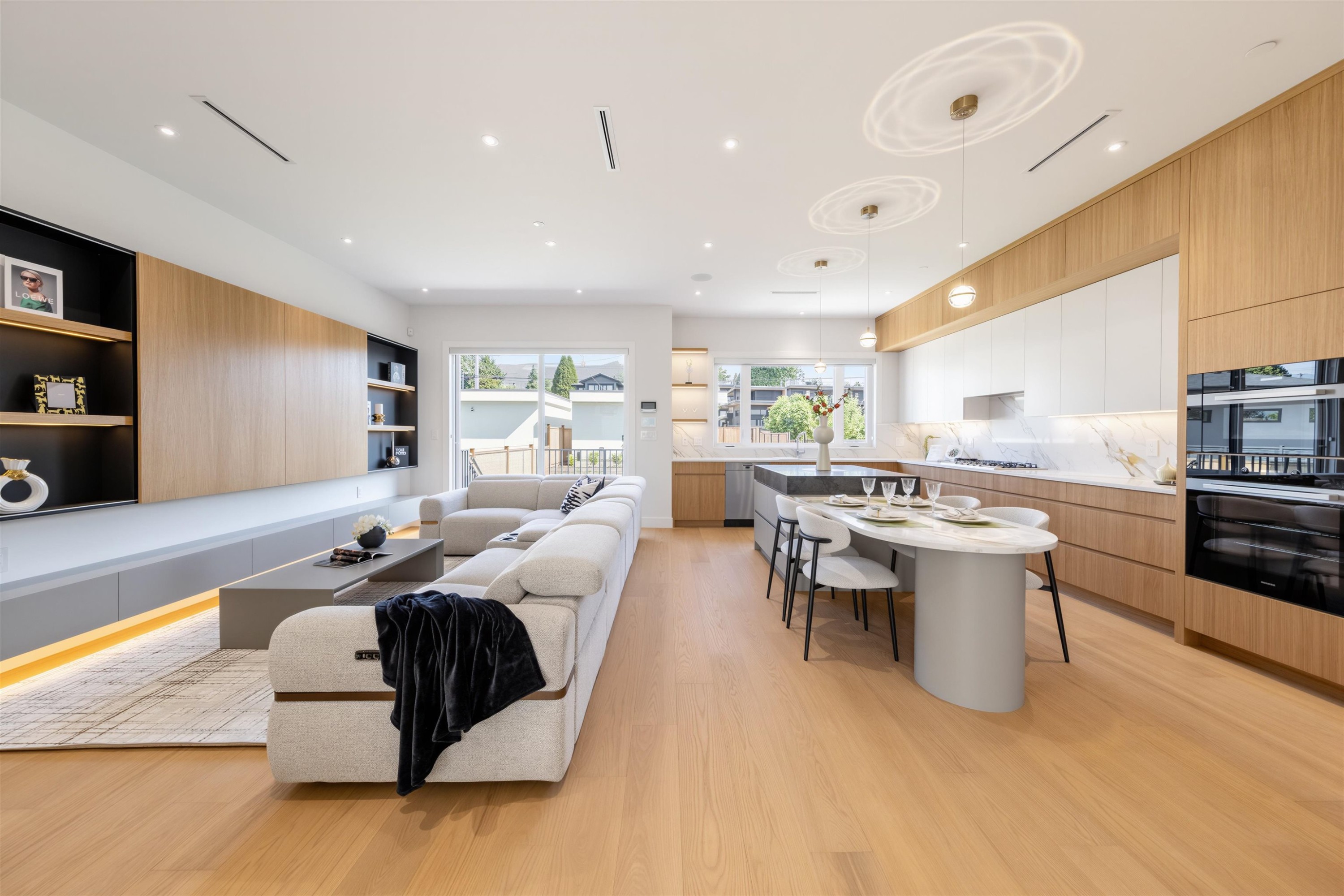 840 14Th Street E, North Vancouver, BC