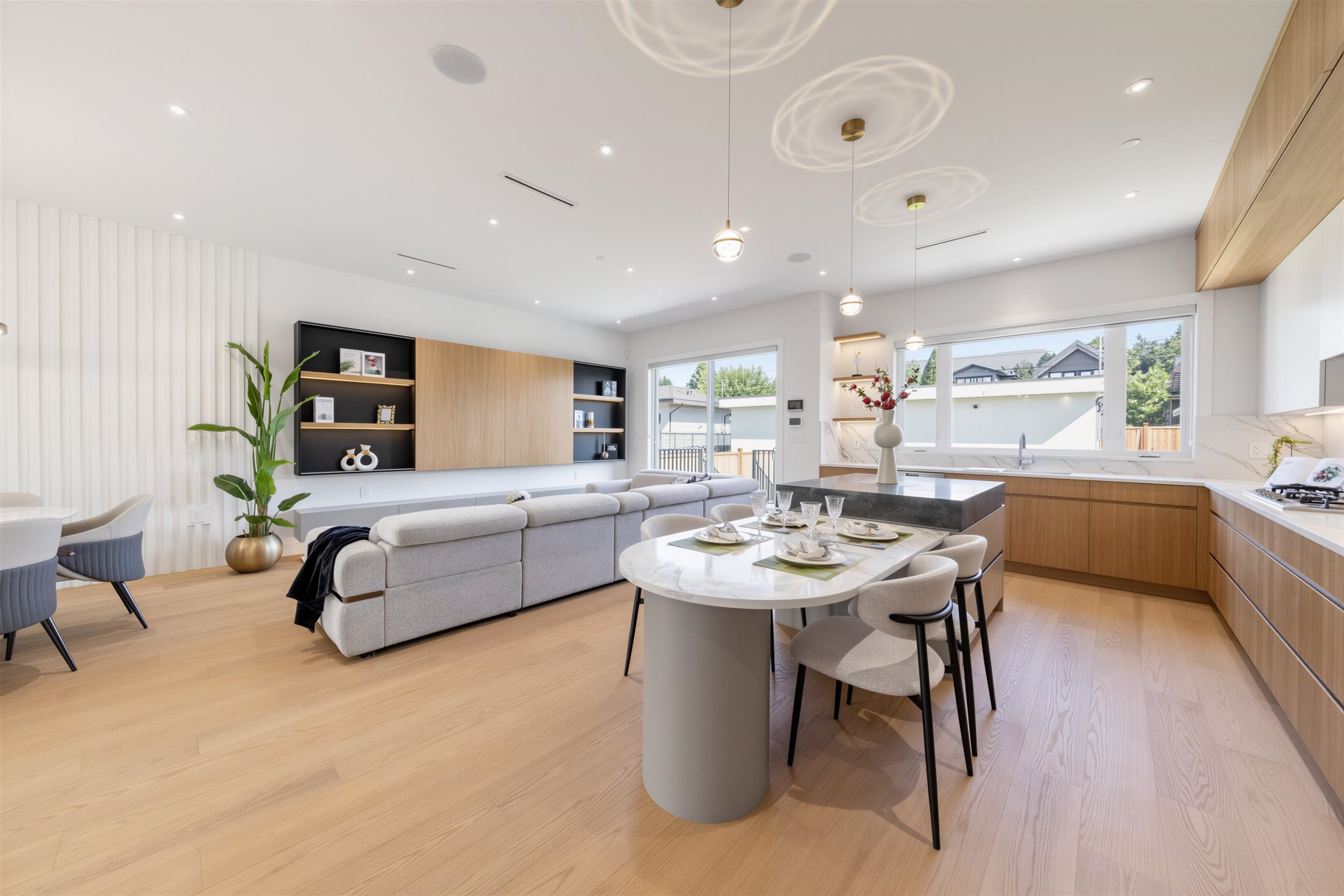 840 14Th Street E, North Vancouver, BC