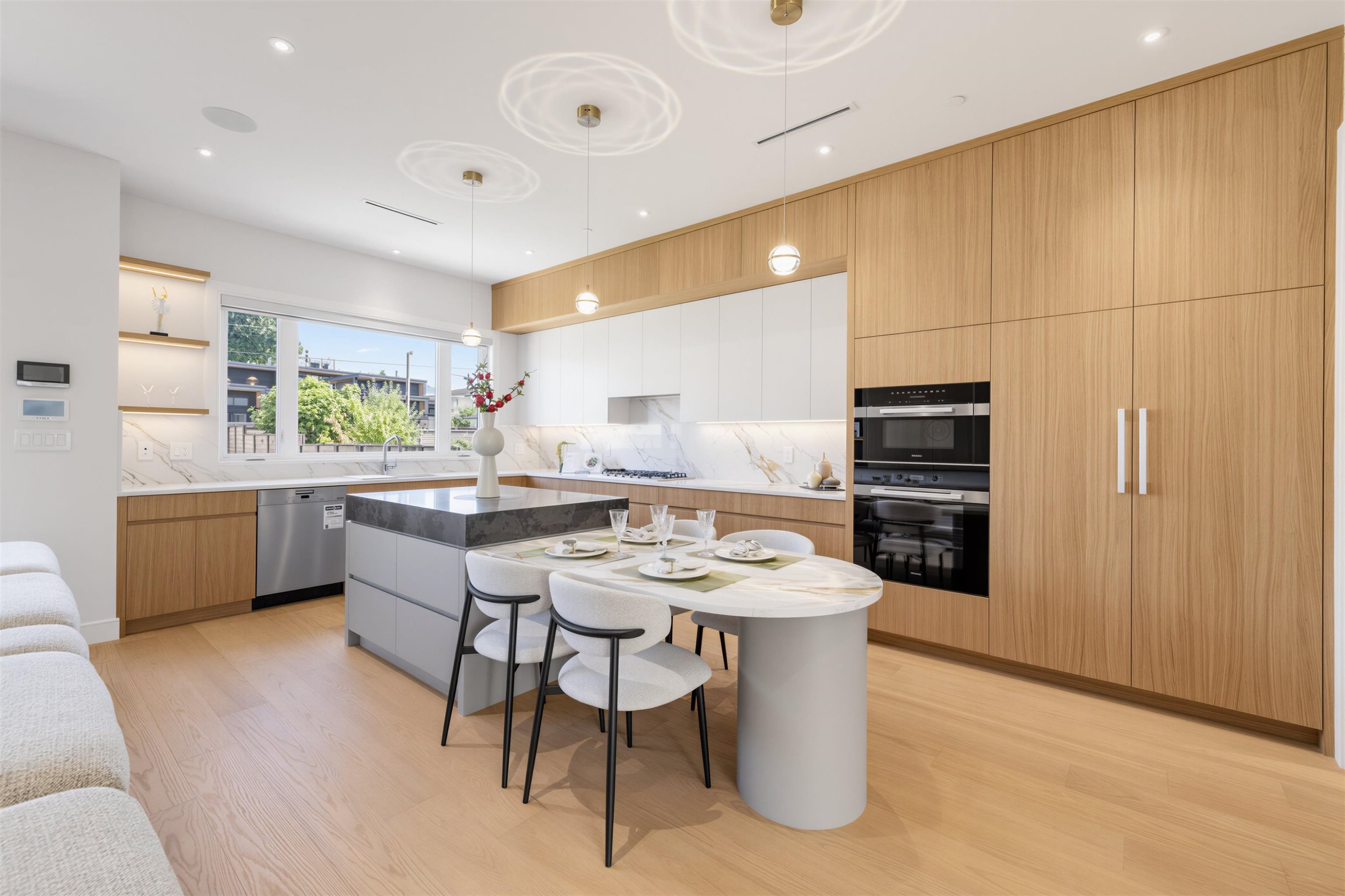840 14Th Street E, North Vancouver, BC