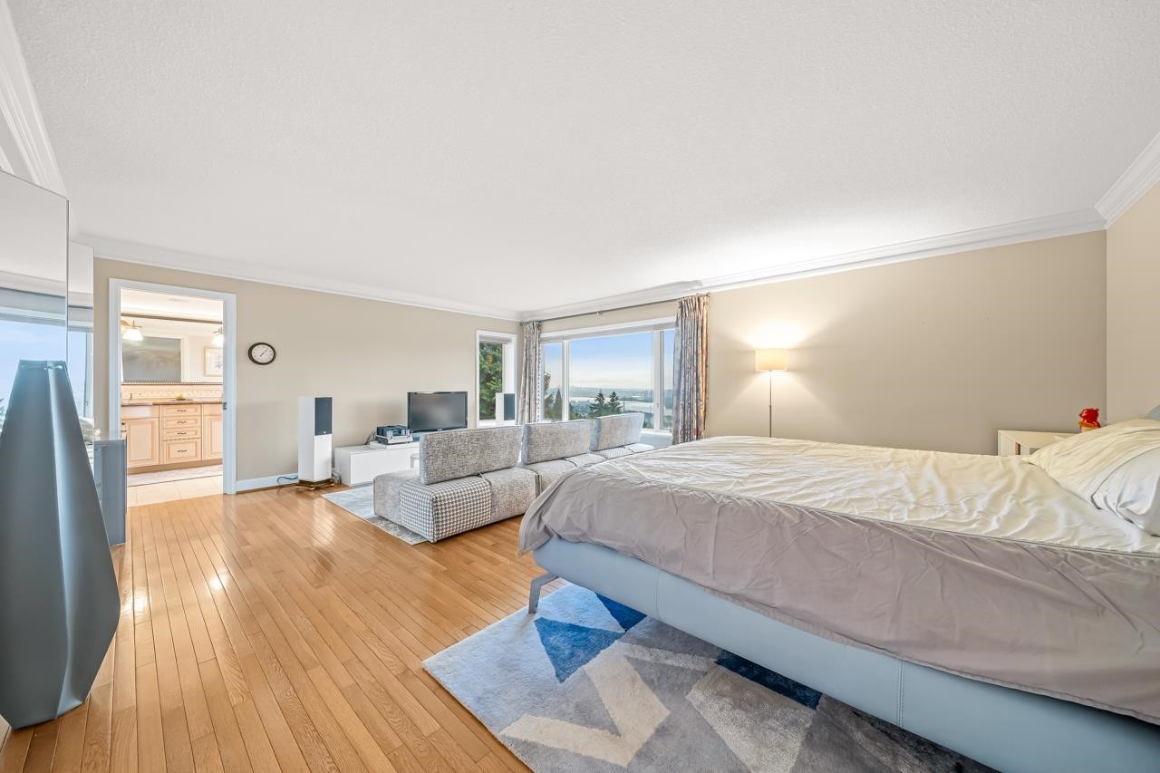 2478 Westhill Court, West Vancouver, BC - Indoor Photo Showing Bedroom