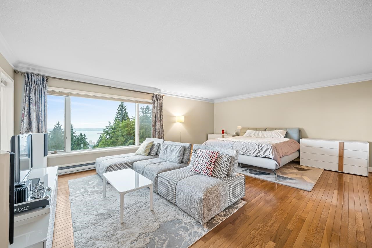 2478 Westhill Court, West Vancouver, BC - Indoor Photo Showing Other Room