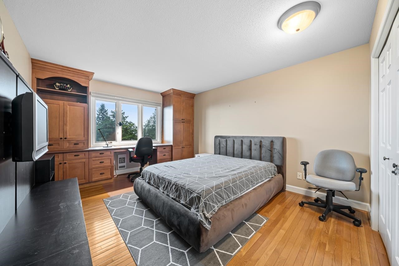 2478 Westhill Court, West Vancouver, BC - Indoor Photo Showing Bedroom