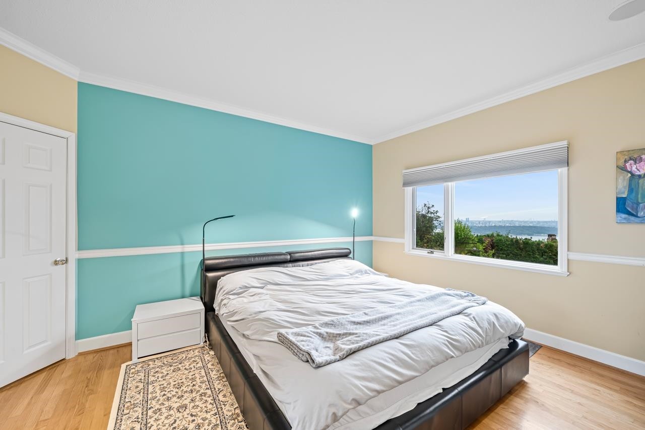 2478 Westhill Court, West Vancouver, BC - Indoor Photo Showing Bedroom