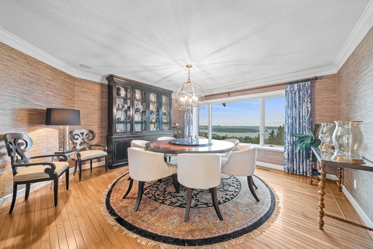 2478 Westhill Court, West Vancouver, BC - Indoor Photo Showing Dining Room