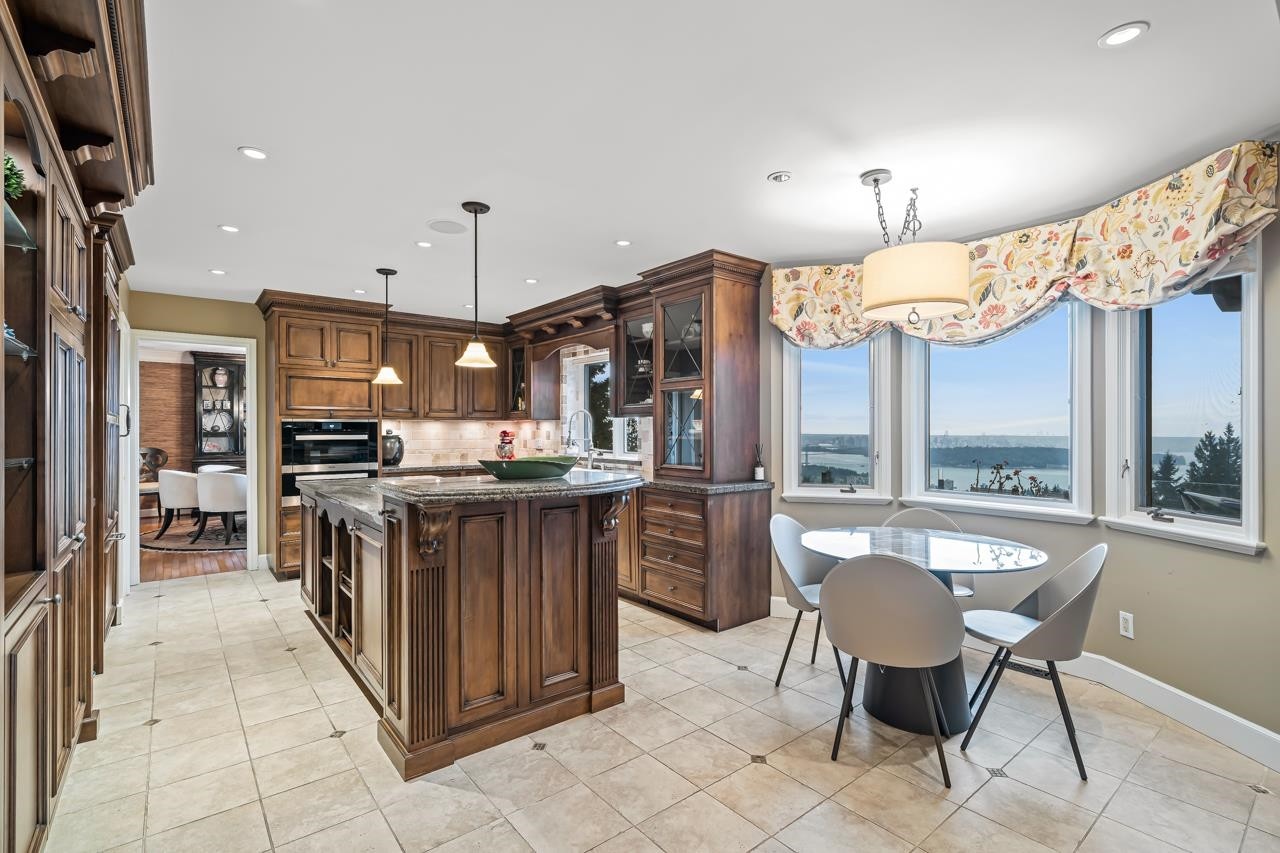 2478 Westhill Court, West Vancouver, BC - Indoor