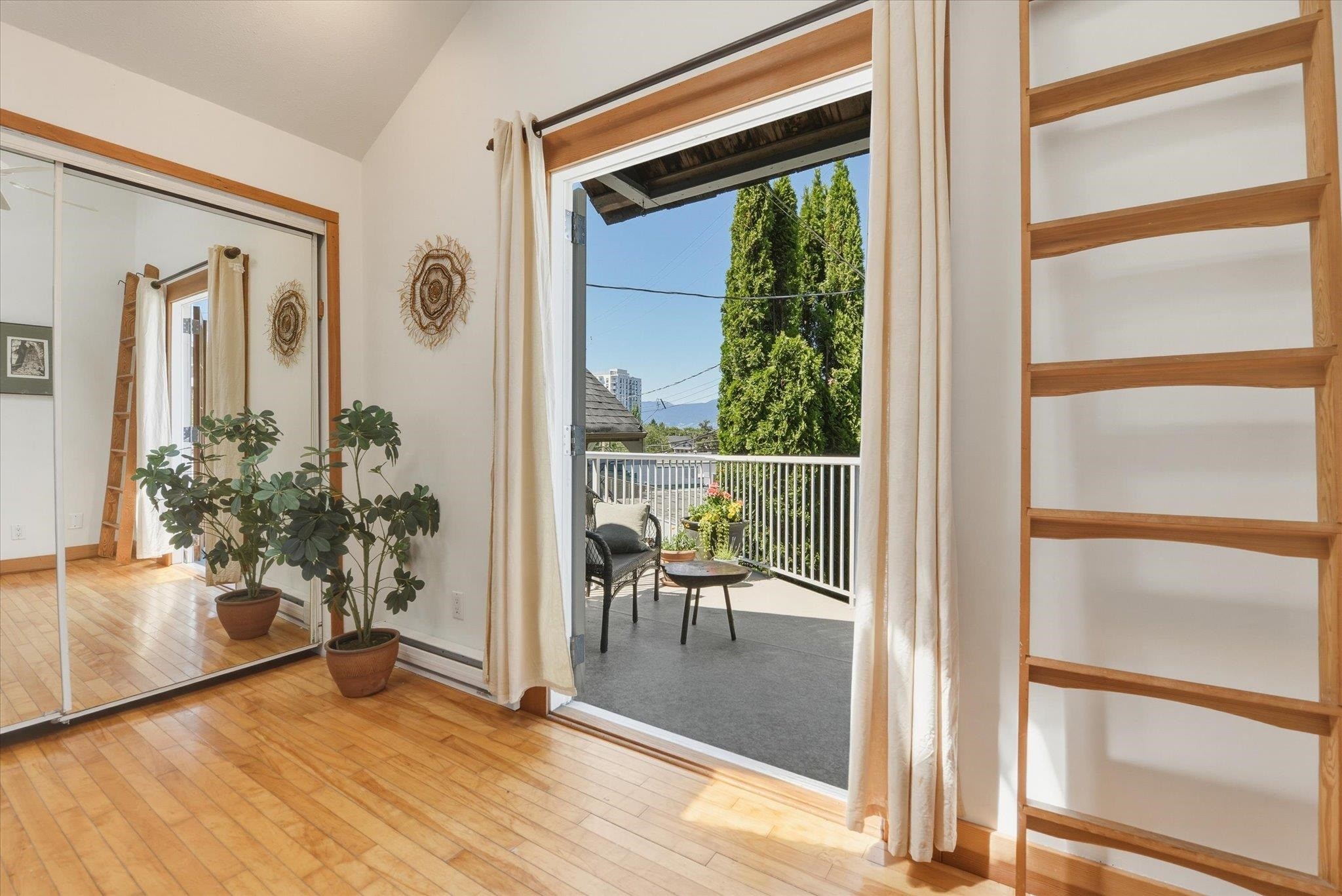 1239 22Nd Avenue E, Vancouver, BC