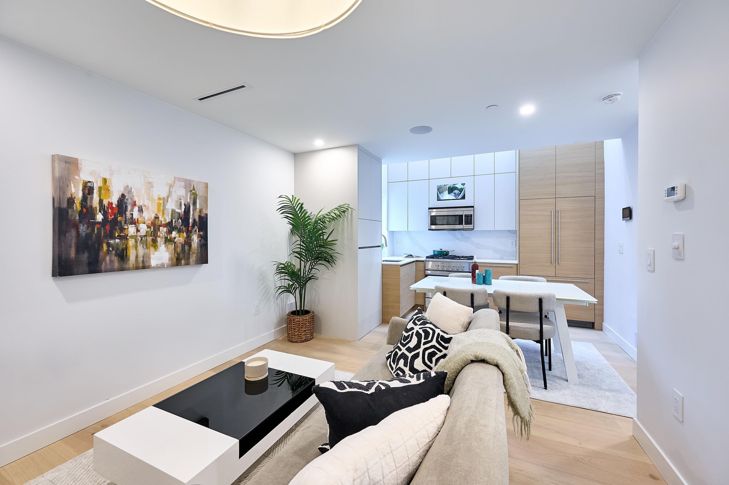 3674 1St Avenue W, Vancouver, BC