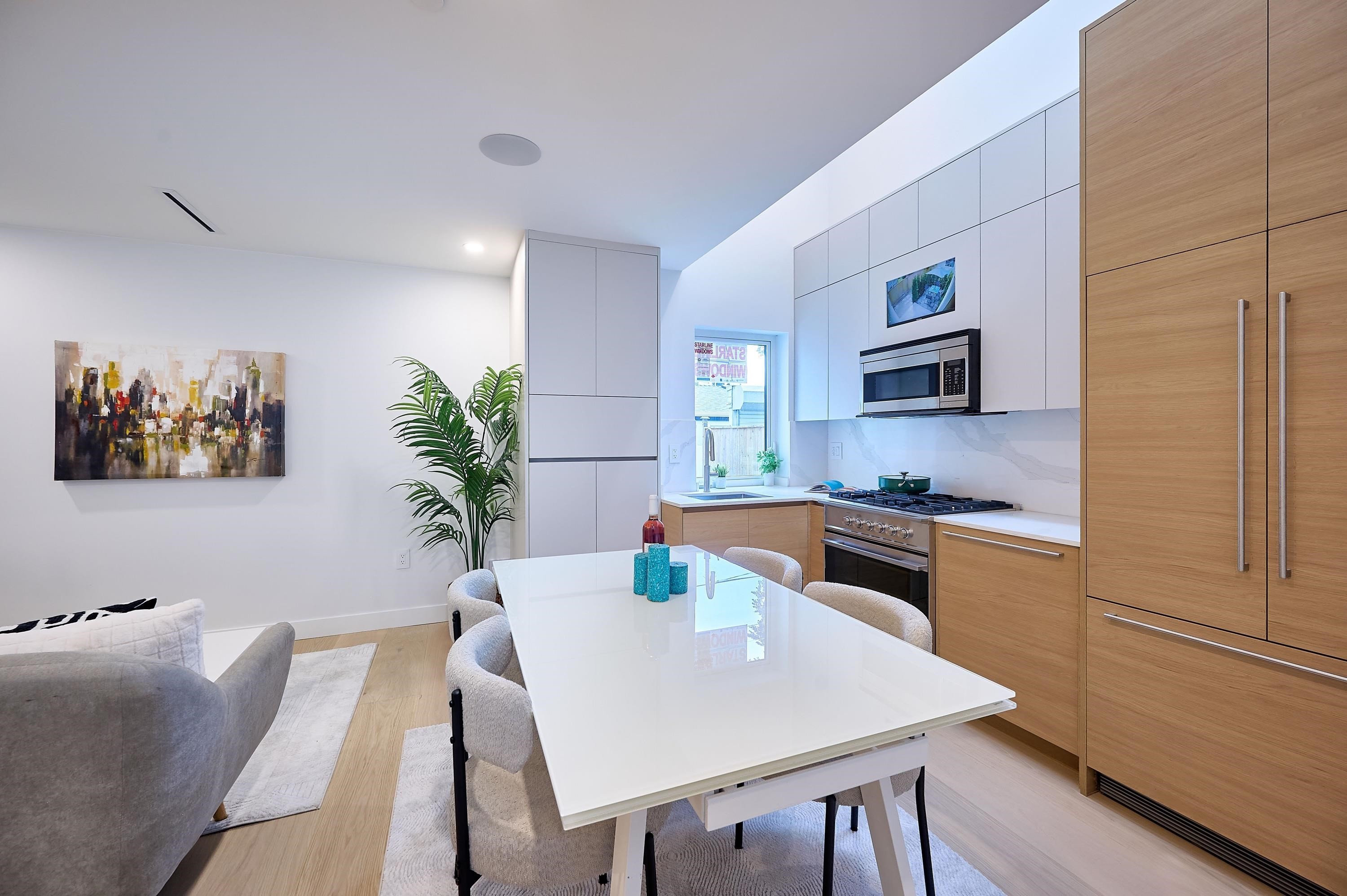 3674 1St Avenue W, Vancouver, BC