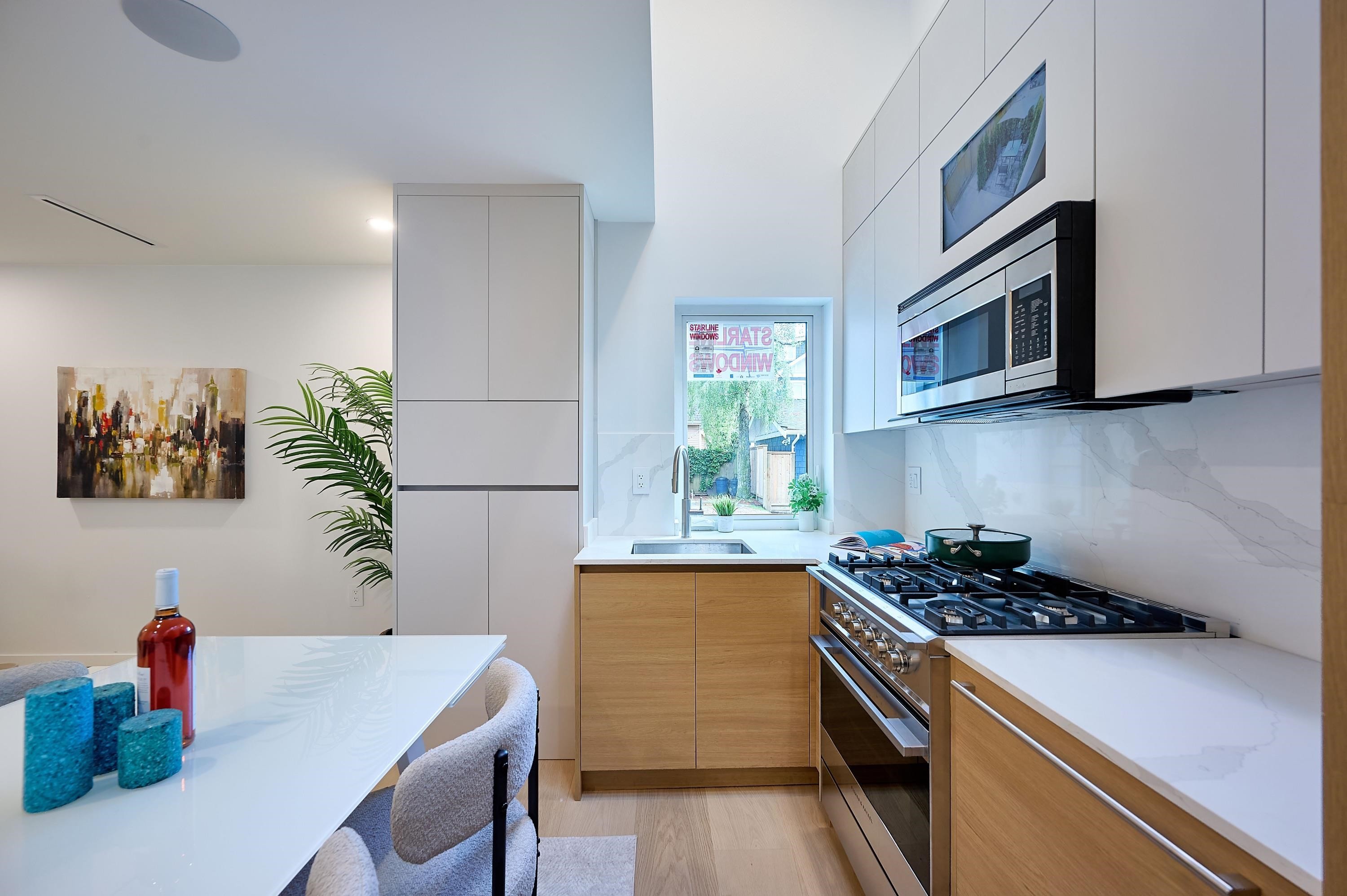 3674 1St Avenue W, Vancouver, BC