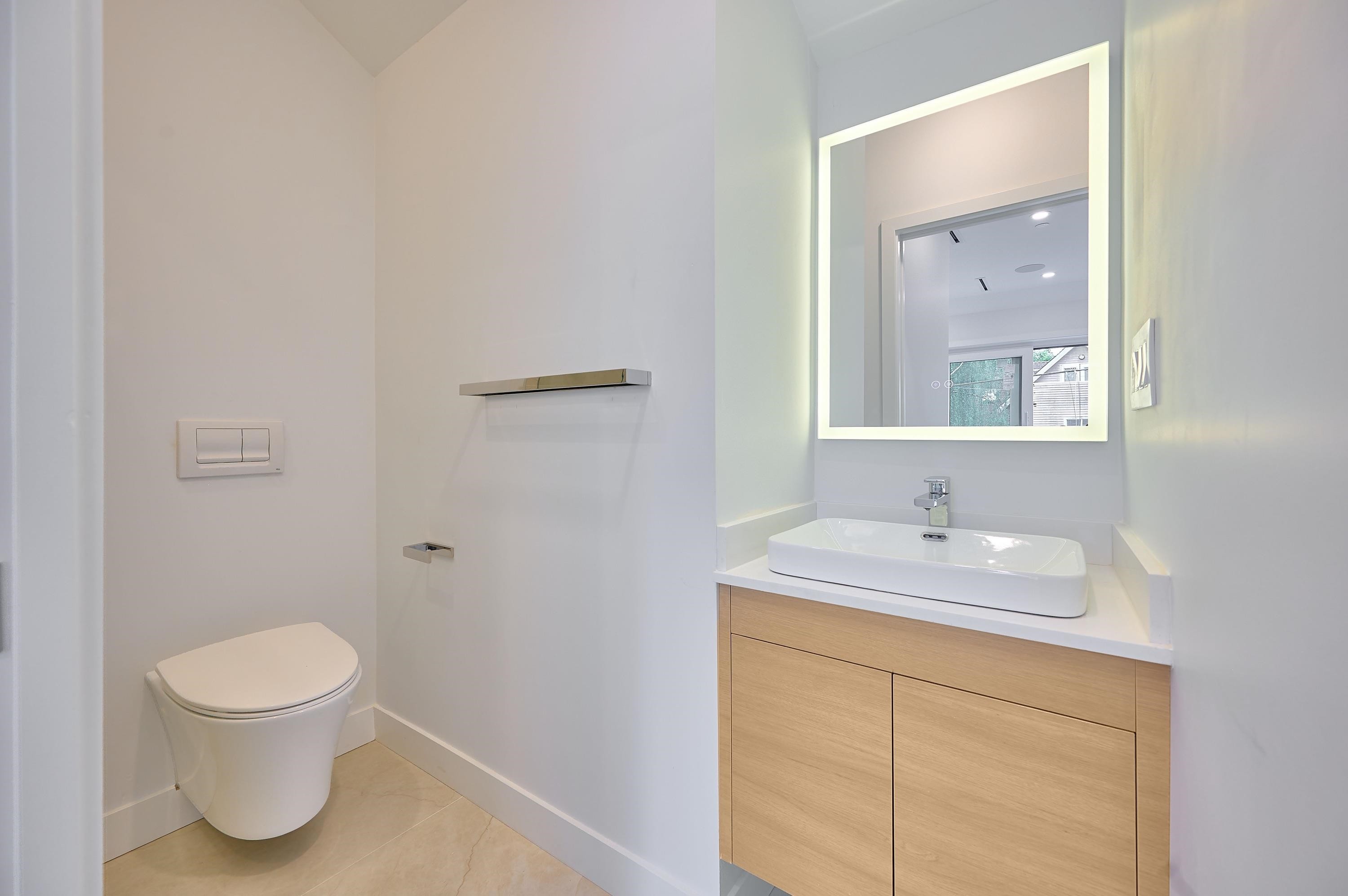 3674 1St Avenue W, Vancouver, BC