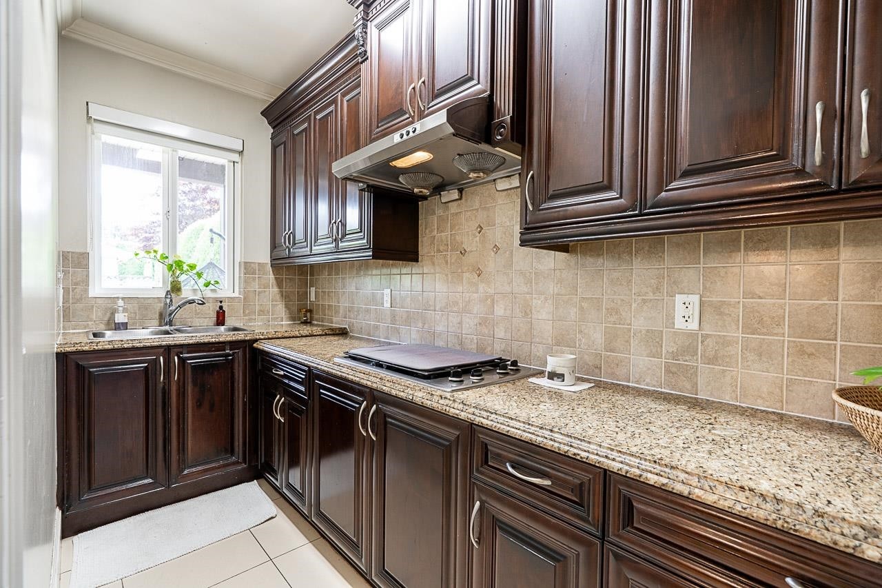 8800 Moore Road, Richmond, BC - Indoor Photo Showing Kitchen With Double Sink
