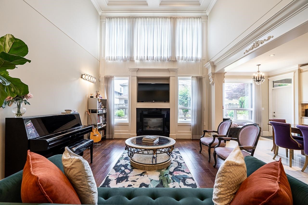8800 Moore Road, Richmond, BC - Indoor Photo Showing Living Room With Fireplace