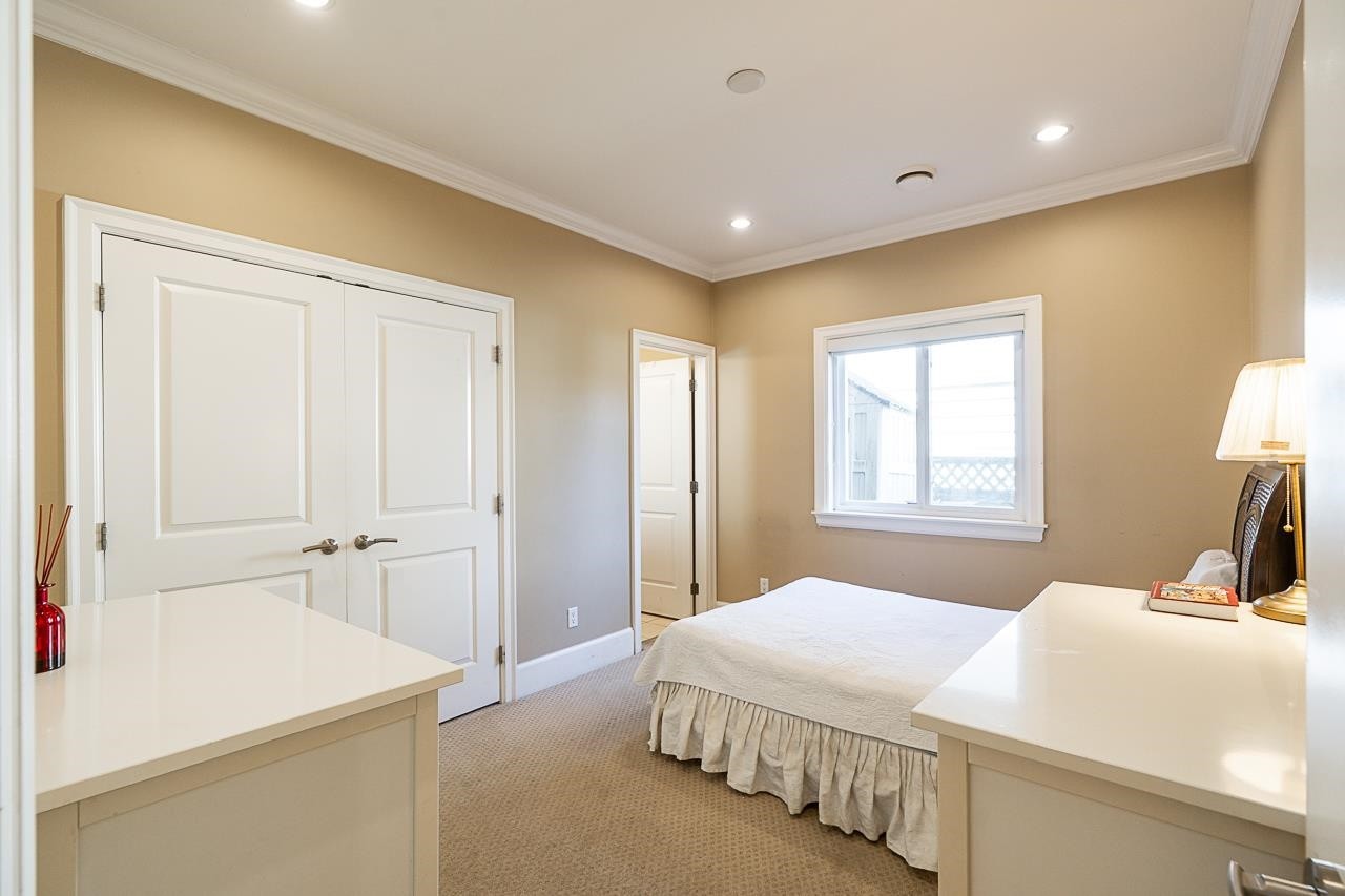 8800 Moore Road, Richmond, BC - Indoor Photo Showing Bedroom