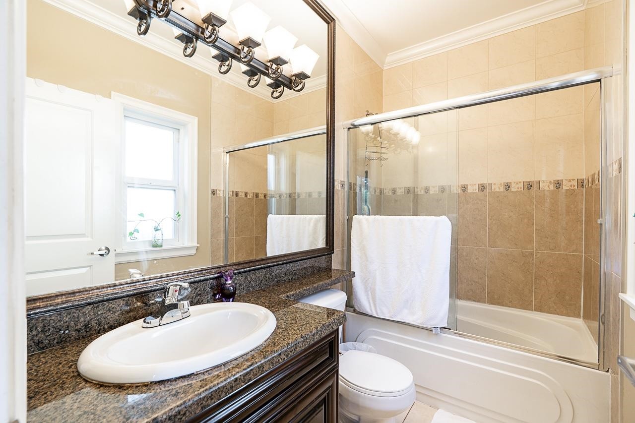 8800 Moore Road, Richmond, BC - Indoor Photo Showing Bathroom