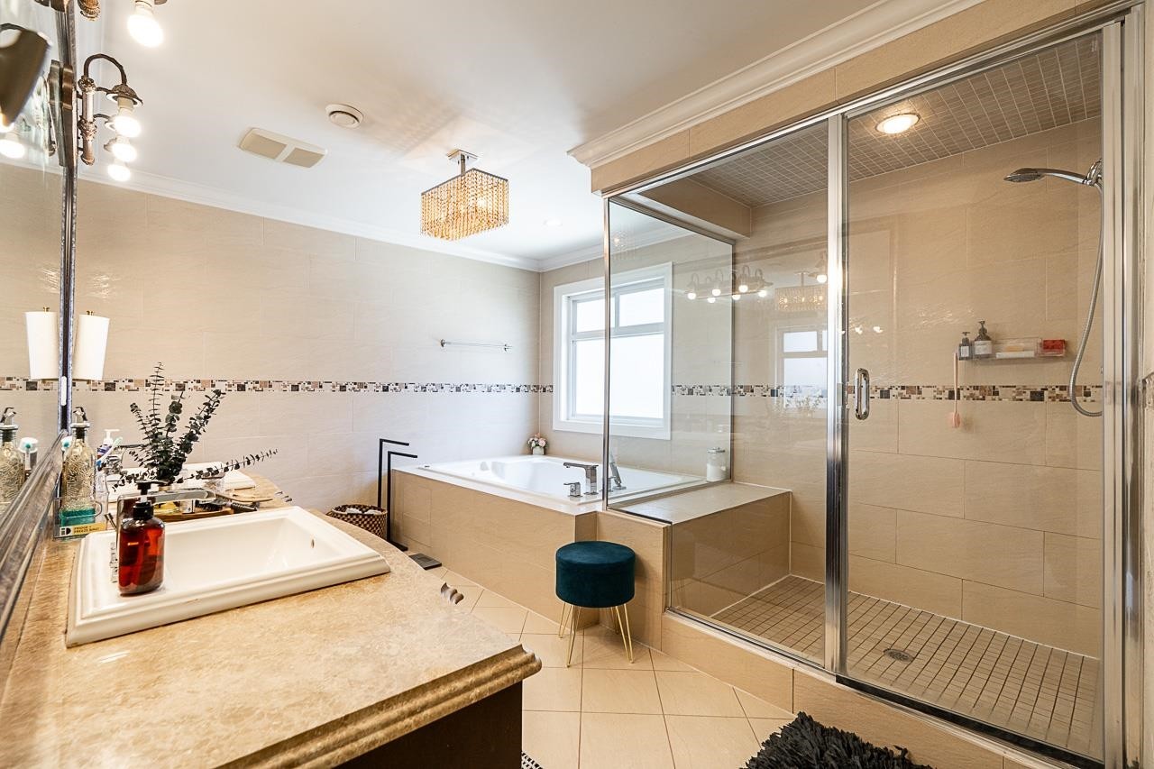 8800 Moore Road, Richmond, BC - Indoor Photo Showing Bathroom