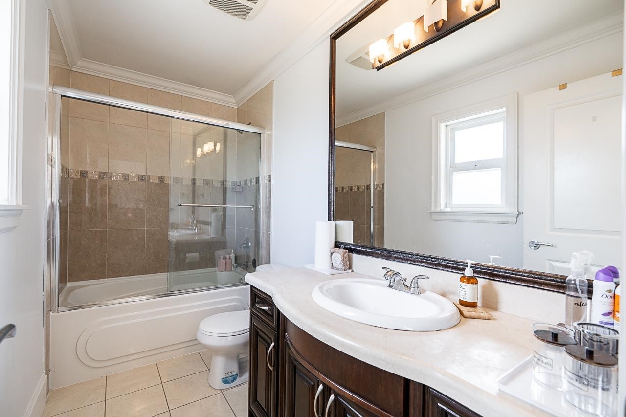 8800 Moore Road, Richmond, BC - Indoor Photo Showing Bathroom