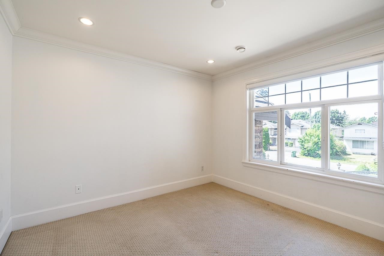 8800 Moore Road, Richmond, BC - Indoor Photo Showing Other Room