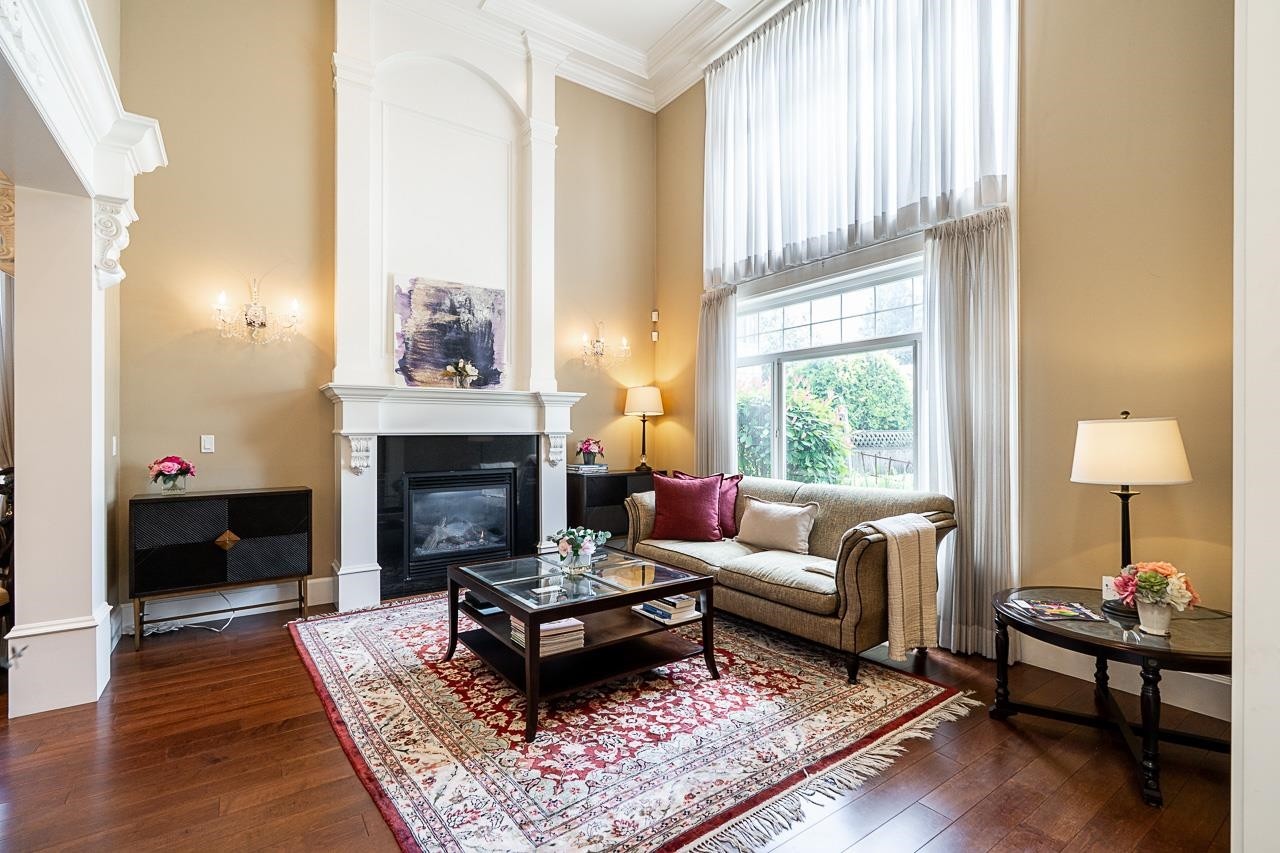 8800 Moore Road, Richmond, BC - Indoor Photo Showing Living Room With Fireplace