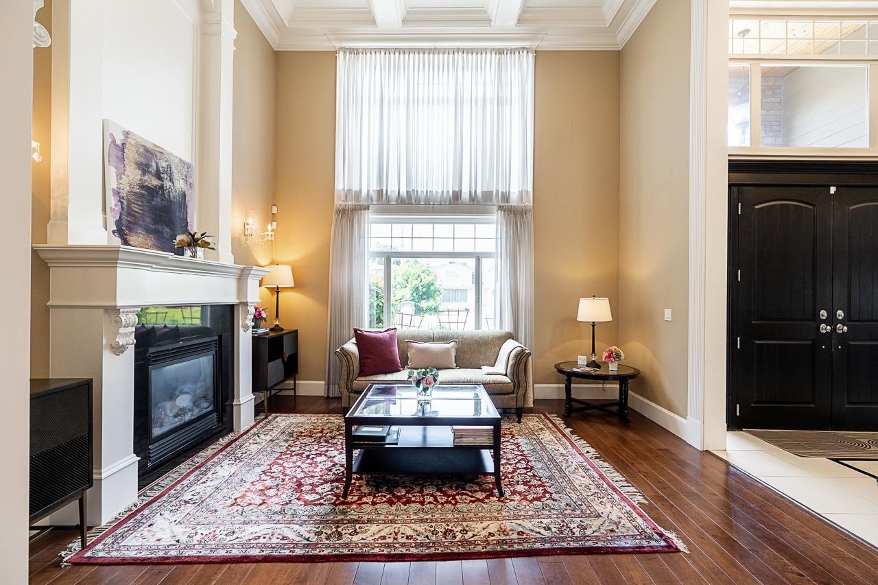 8800 Moore Road, Richmond, BC - Indoor Photo Showing Living Room With Fireplace