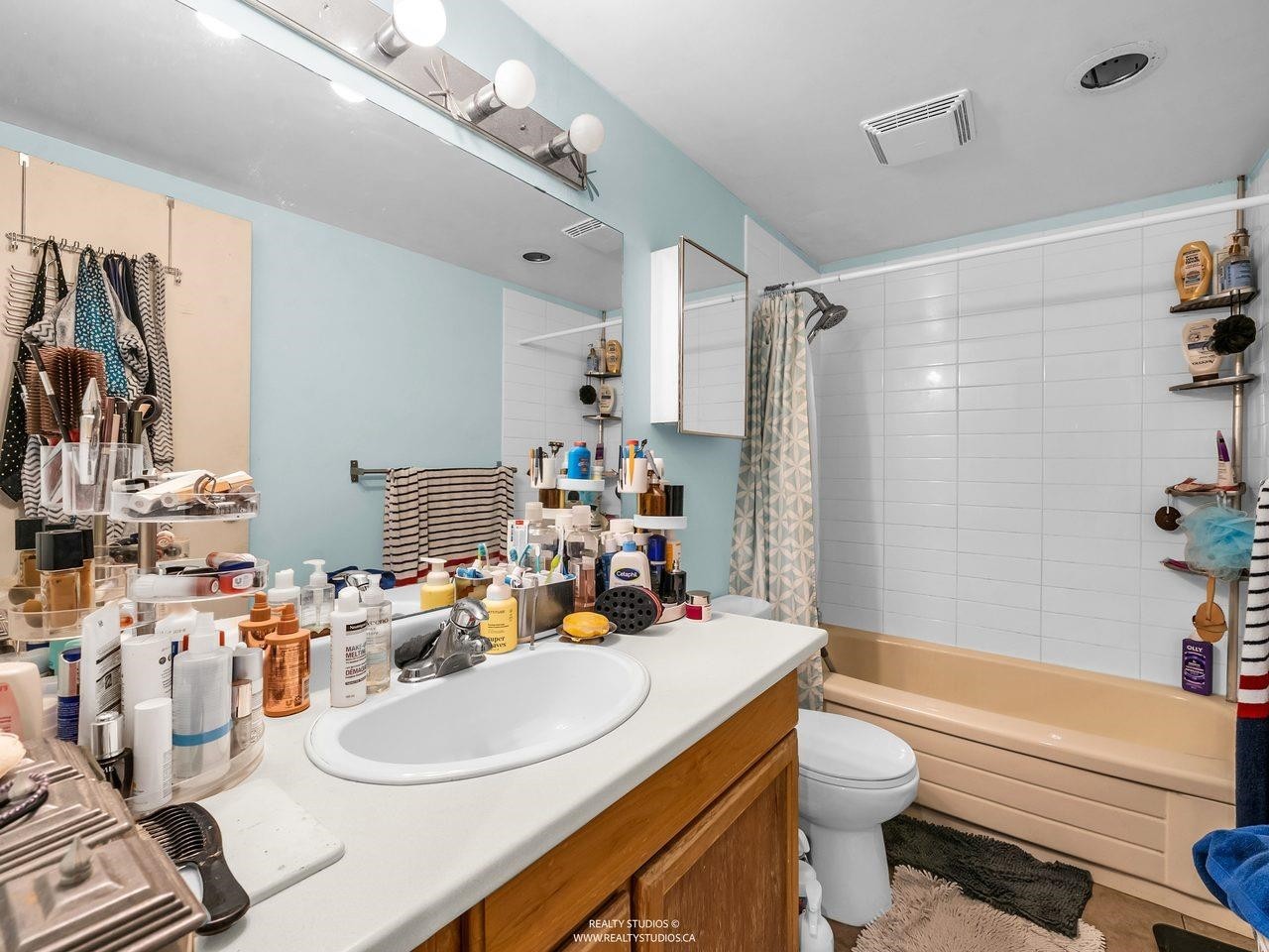 1330 7Th Avenue W, Vancouver, BC - Indoor Photo Showing Bathroom