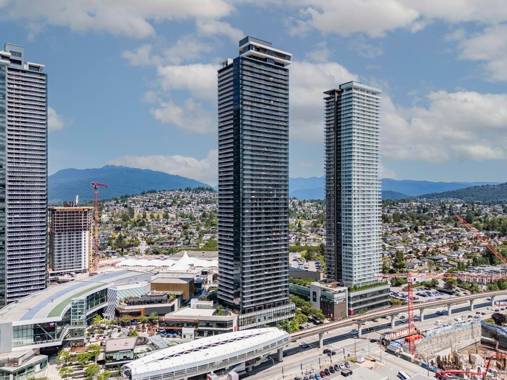2611-1955 Alpha Way, Burnaby, BC - Outdoor With Facade