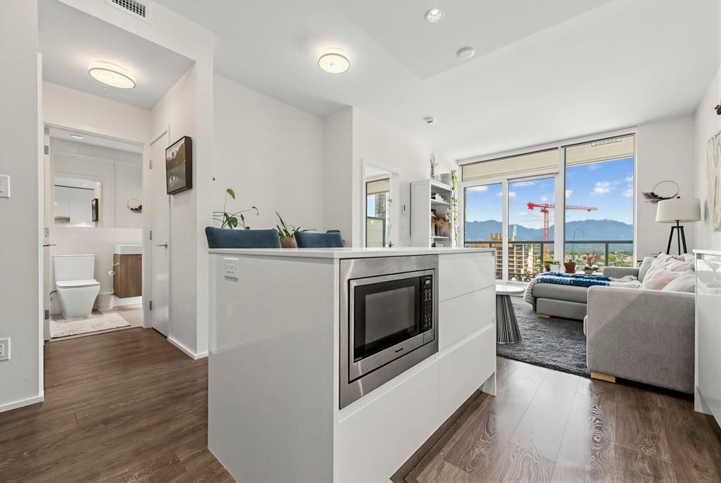2611-1955 Alpha Way, Burnaby, BC - Indoor Photo Showing Living Room