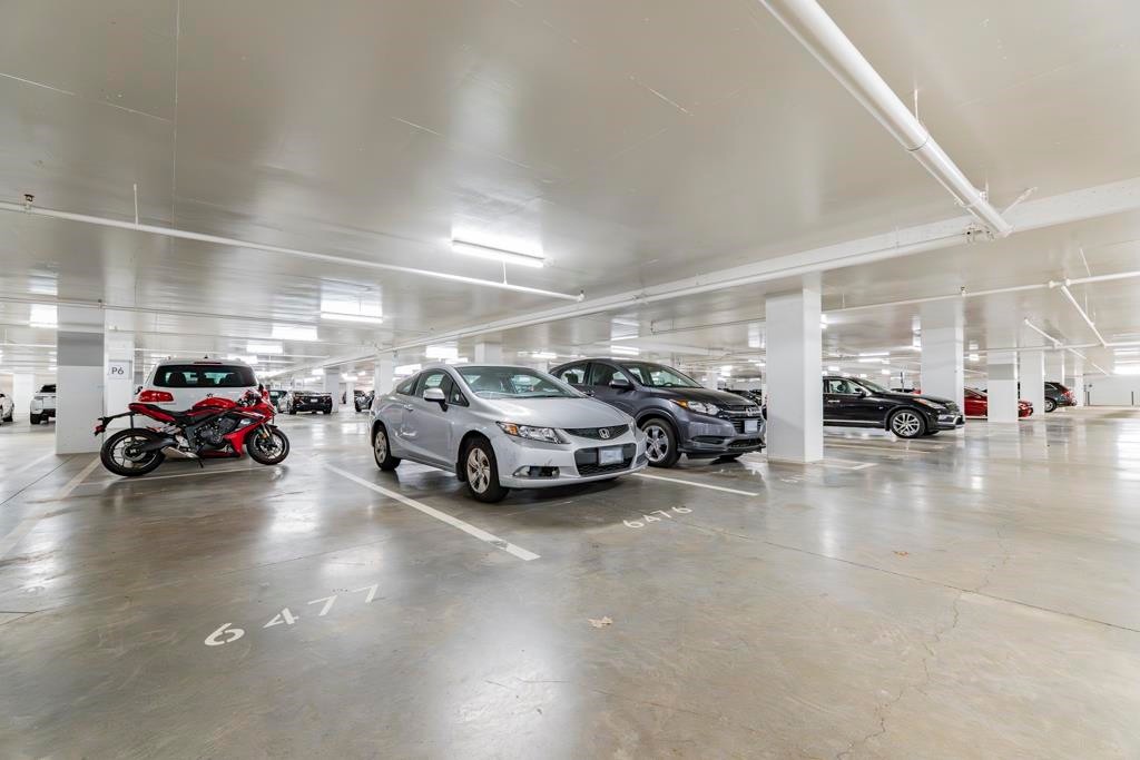 2611-1955 Alpha Way, Burnaby, BC - Indoor Photo Showing Garage