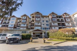 214-19677 Meadow Gardens Way Pitt Meadows, BC V3Y 0A2
