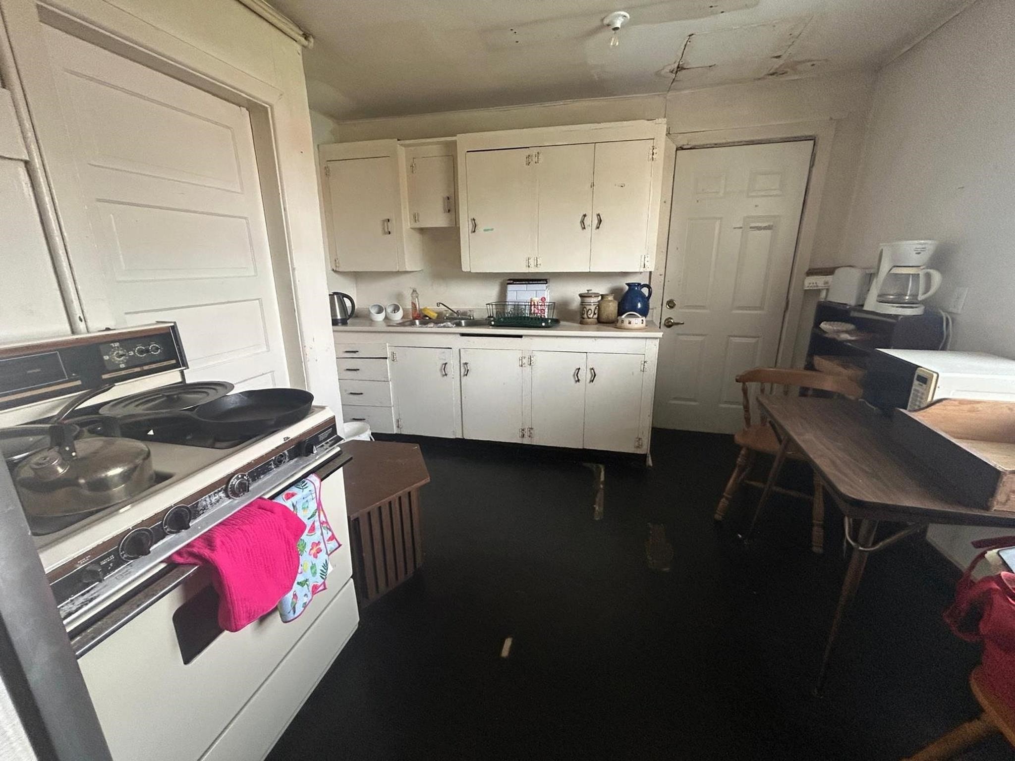 1243 Broadway E, Vancouver, BC