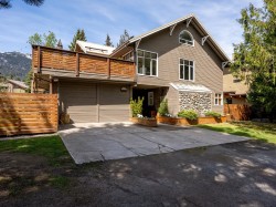 6343 Easy Street Whistler, BC V8E 0C5