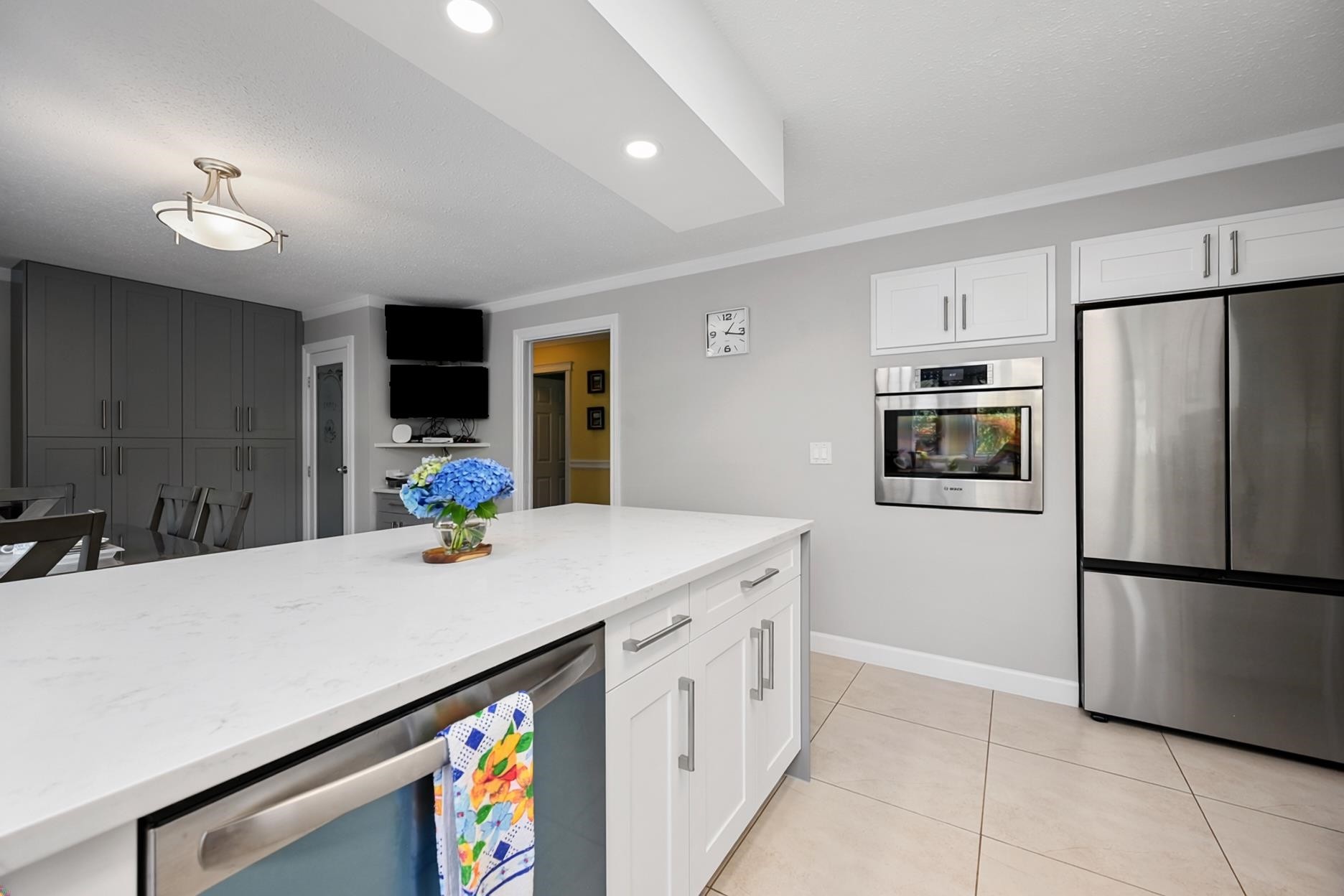 24089 Lougheed Highway, Maple Ridge, BC - Indoor Photo Showing Kitchen