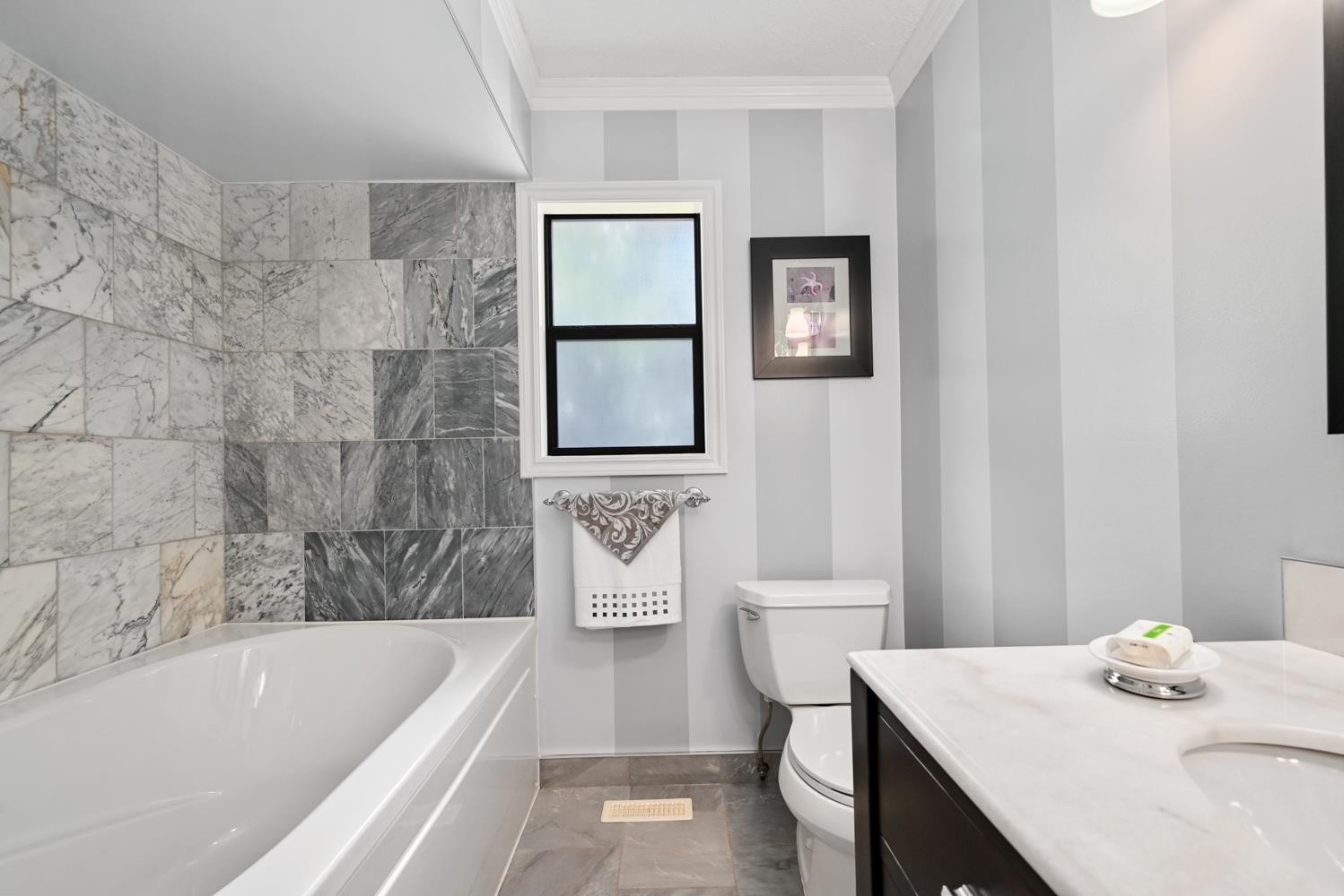 24089 Lougheed Highway, Maple Ridge, BC - Indoor Photo Showing Bathroom