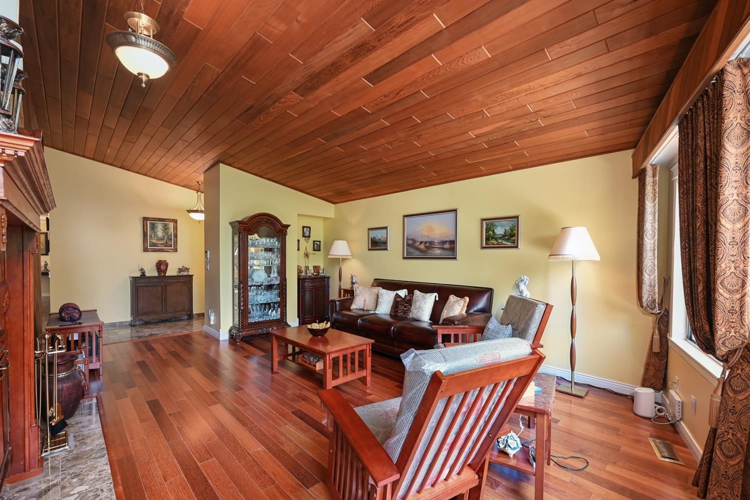 24089 Lougheed Highway, Maple Ridge, BC - Indoor