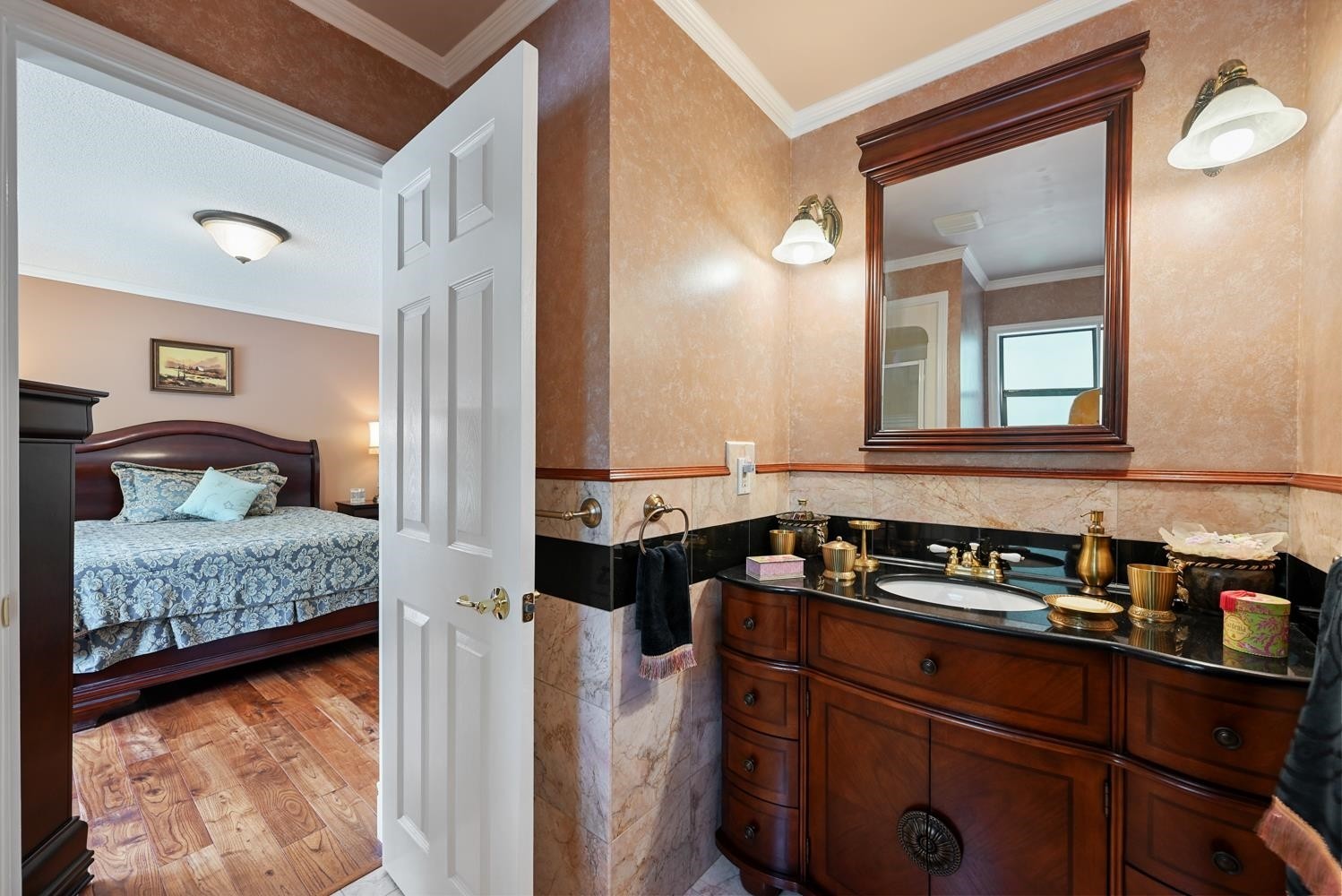 24089 Lougheed Highway, Maple Ridge, BC - Indoor Photo Showing Bathroom