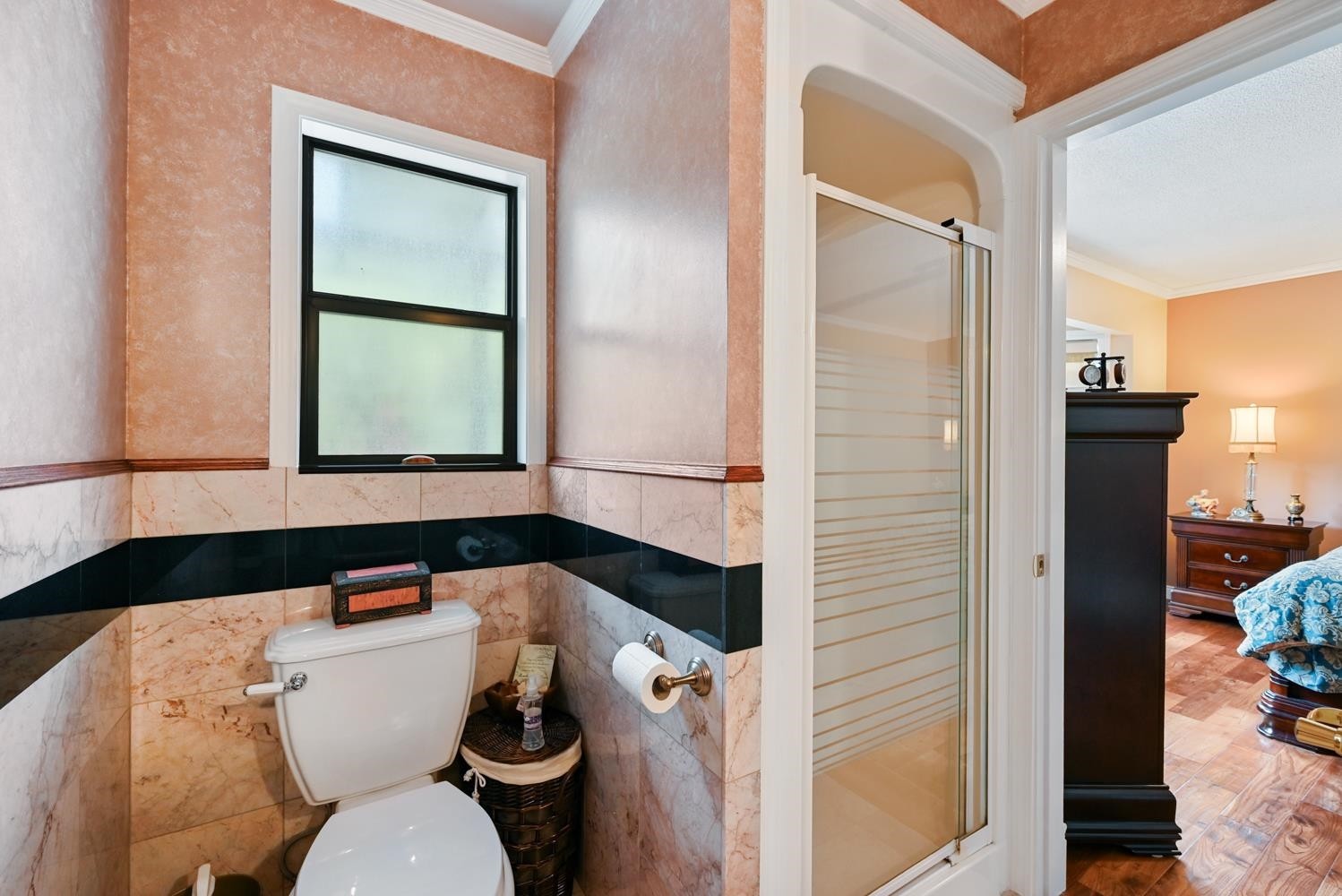 24089 Lougheed Highway, Maple Ridge, BC - Indoor Photo Showing Bathroom