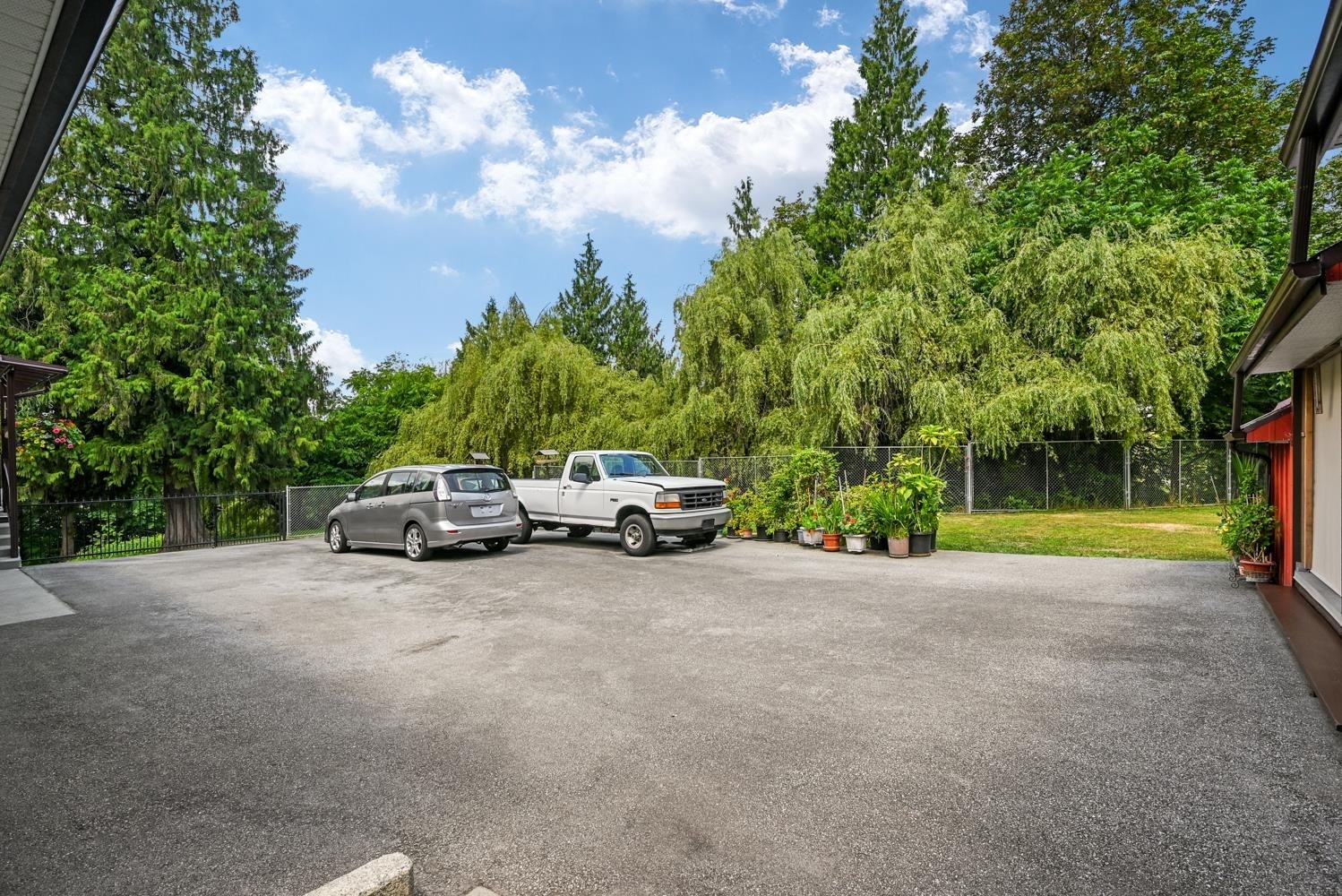 24089 Lougheed Highway, Maple Ridge, BC - Outdoor