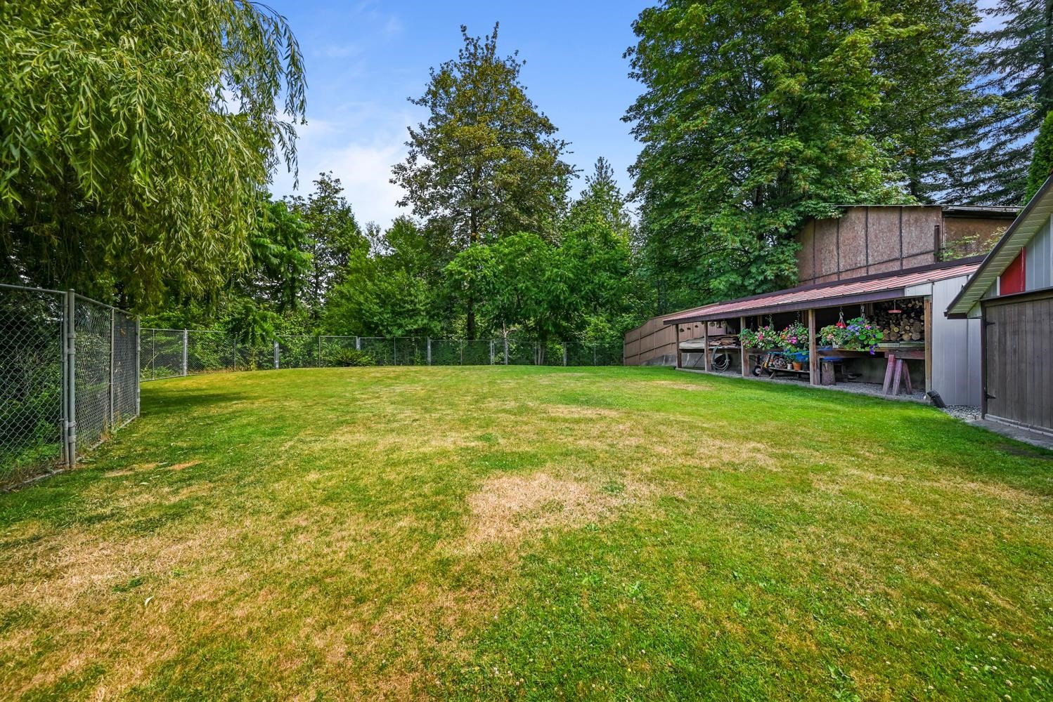 24089 Lougheed Highway, Maple Ridge, BC - Outdoor