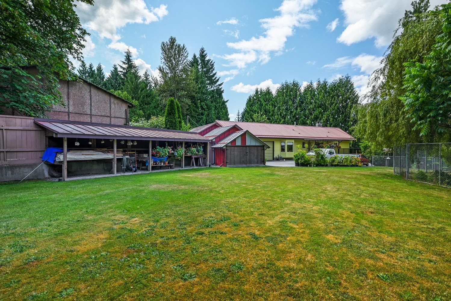 24089 Lougheed Highway, Maple Ridge, BC - Outdoor
