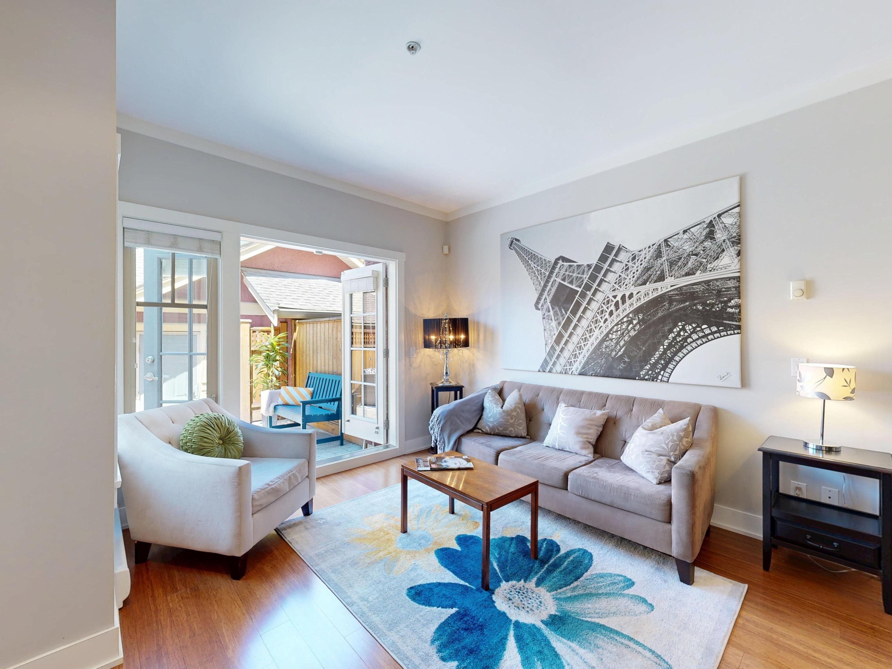 839 14Th Avenue W, Vancouver, BC - Indoor Photo Showing Living Room