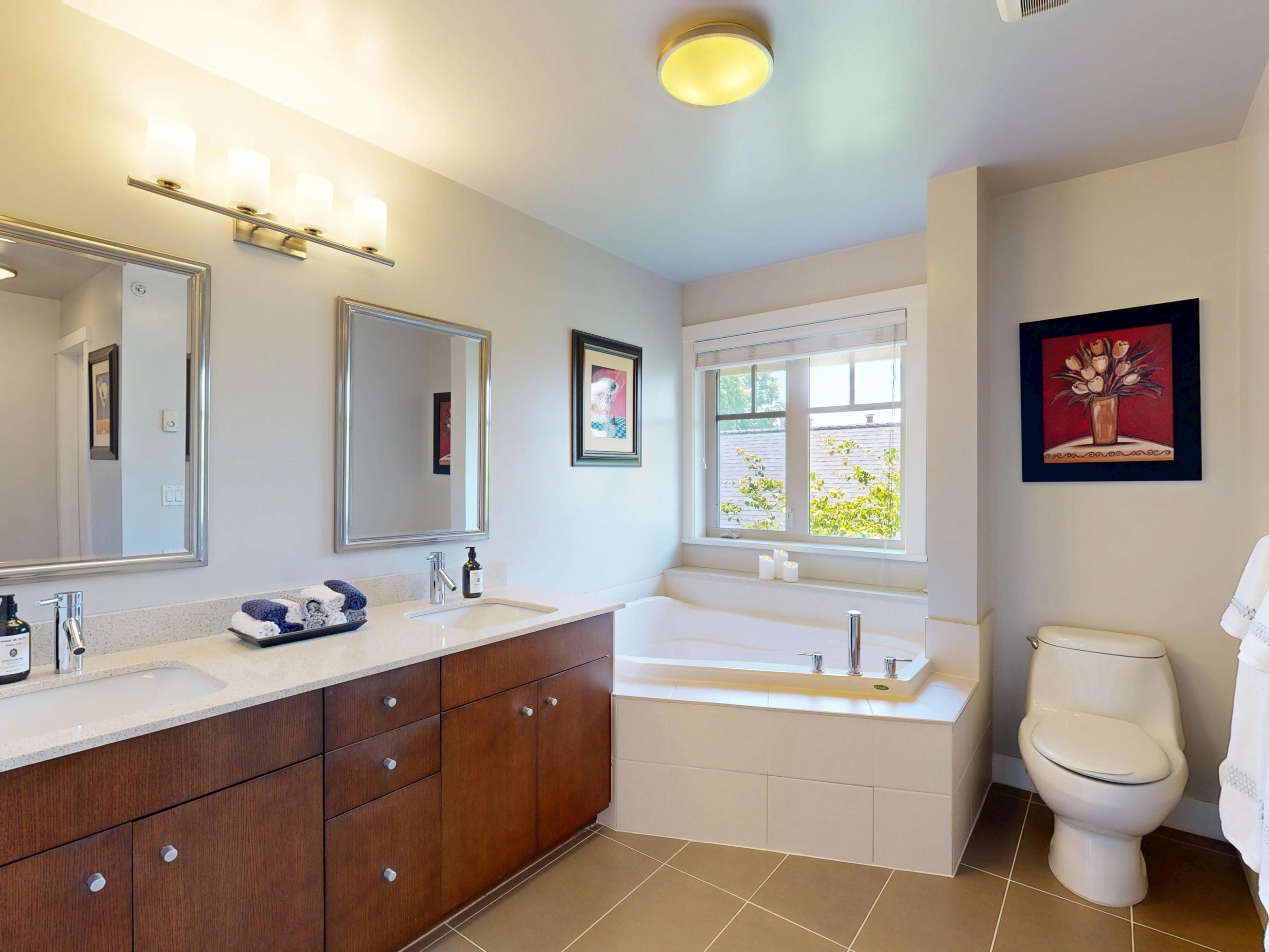 839 14Th Avenue W, Vancouver, BC - Indoor Photo Showing Bathroom