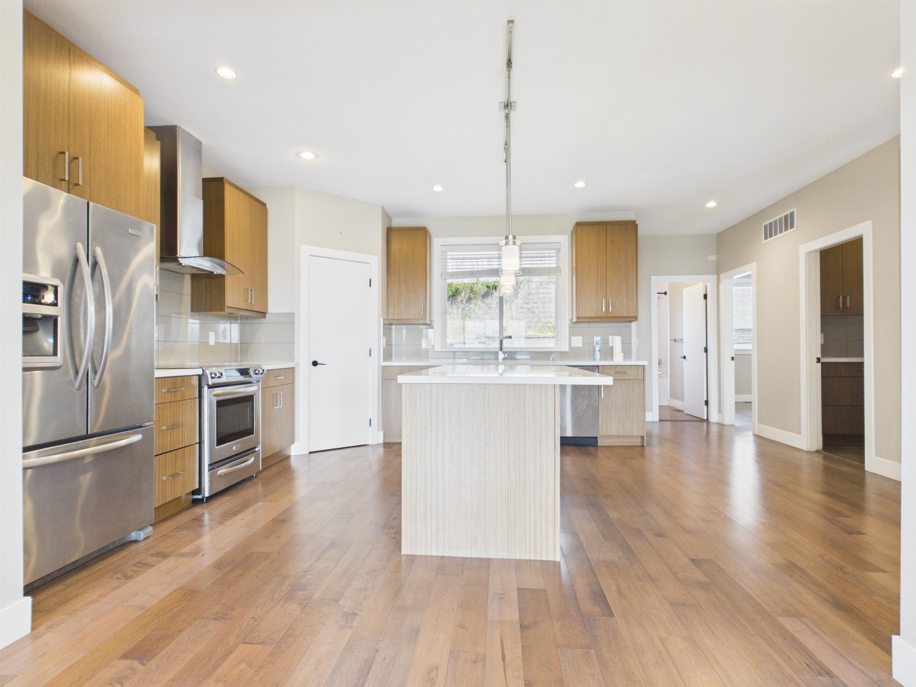 3501 Sheffield Avenue, Coquitlam, BC - Indoor Photo Showing Kitchen