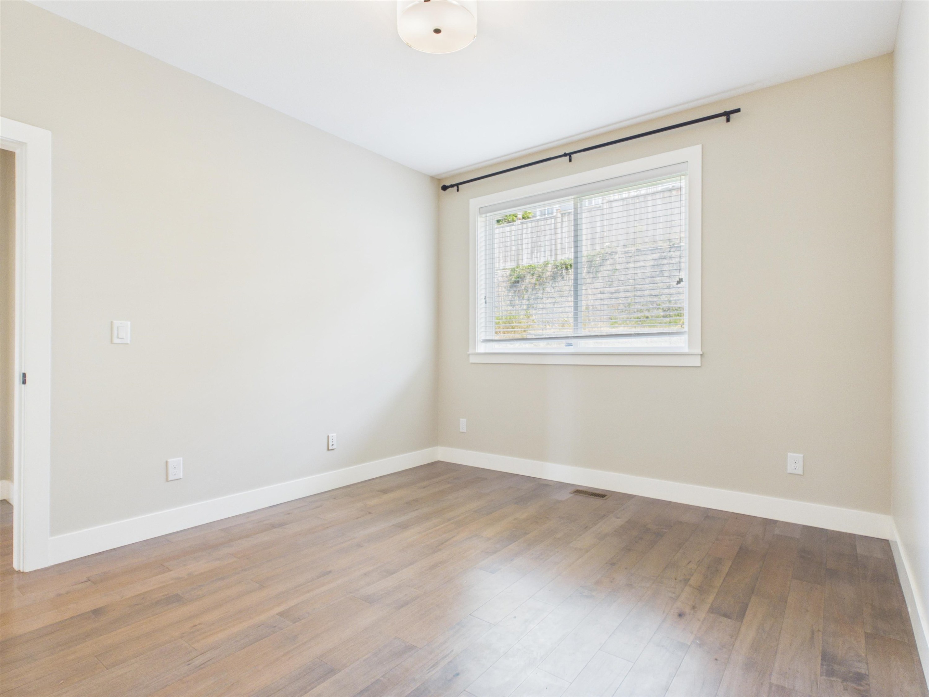 3501 Sheffield Avenue, Coquitlam, BC - Indoor Photo Showing Other Room