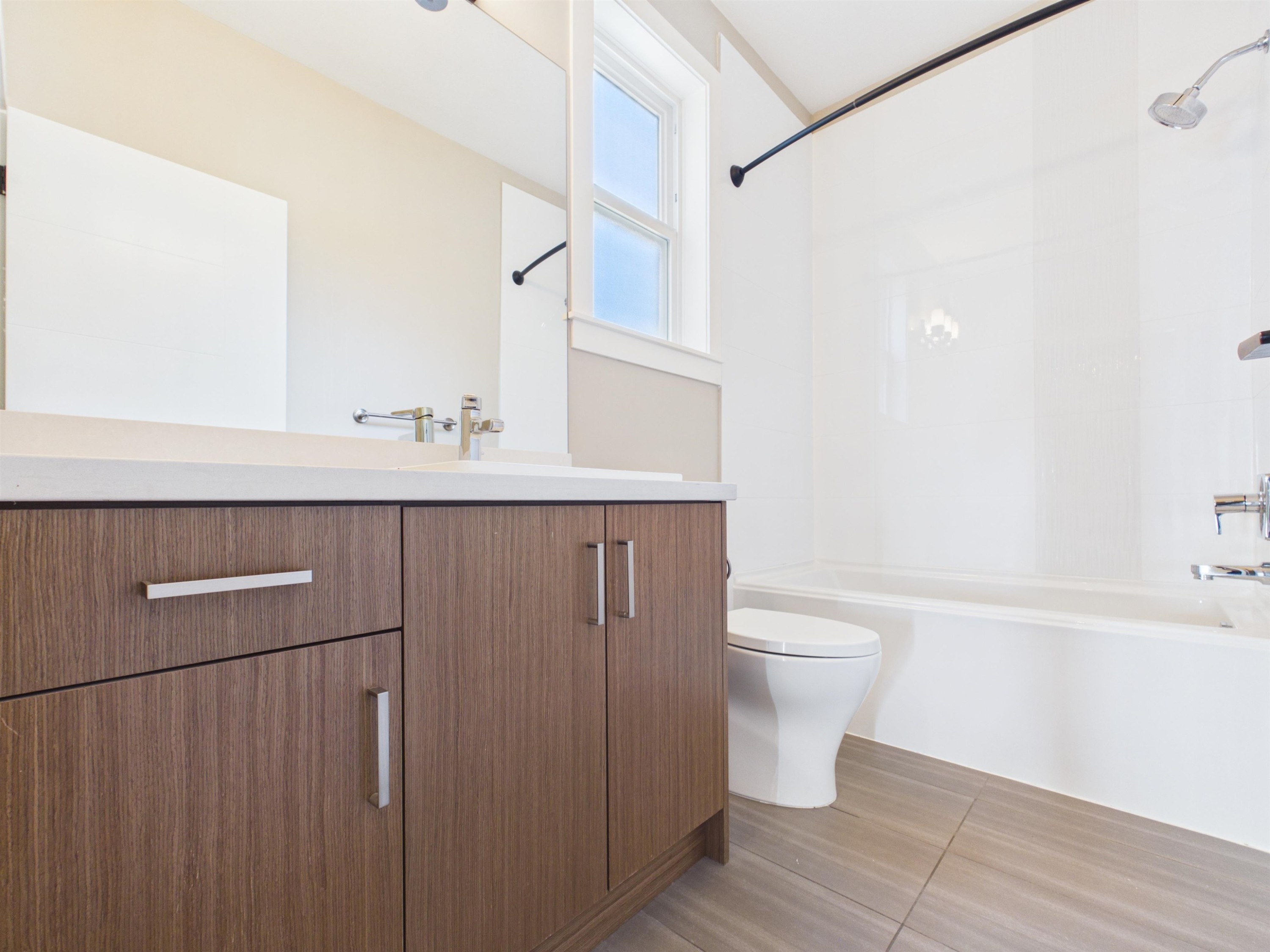 3501 Sheffield Avenue, Coquitlam, BC - Indoor Photo Showing Bathroom