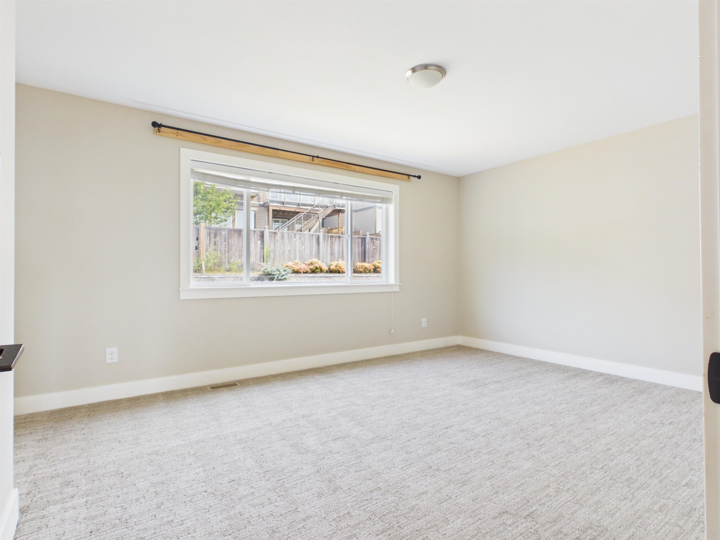 3501 Sheffield Avenue, Coquitlam, BC - Indoor Photo Showing Other Room