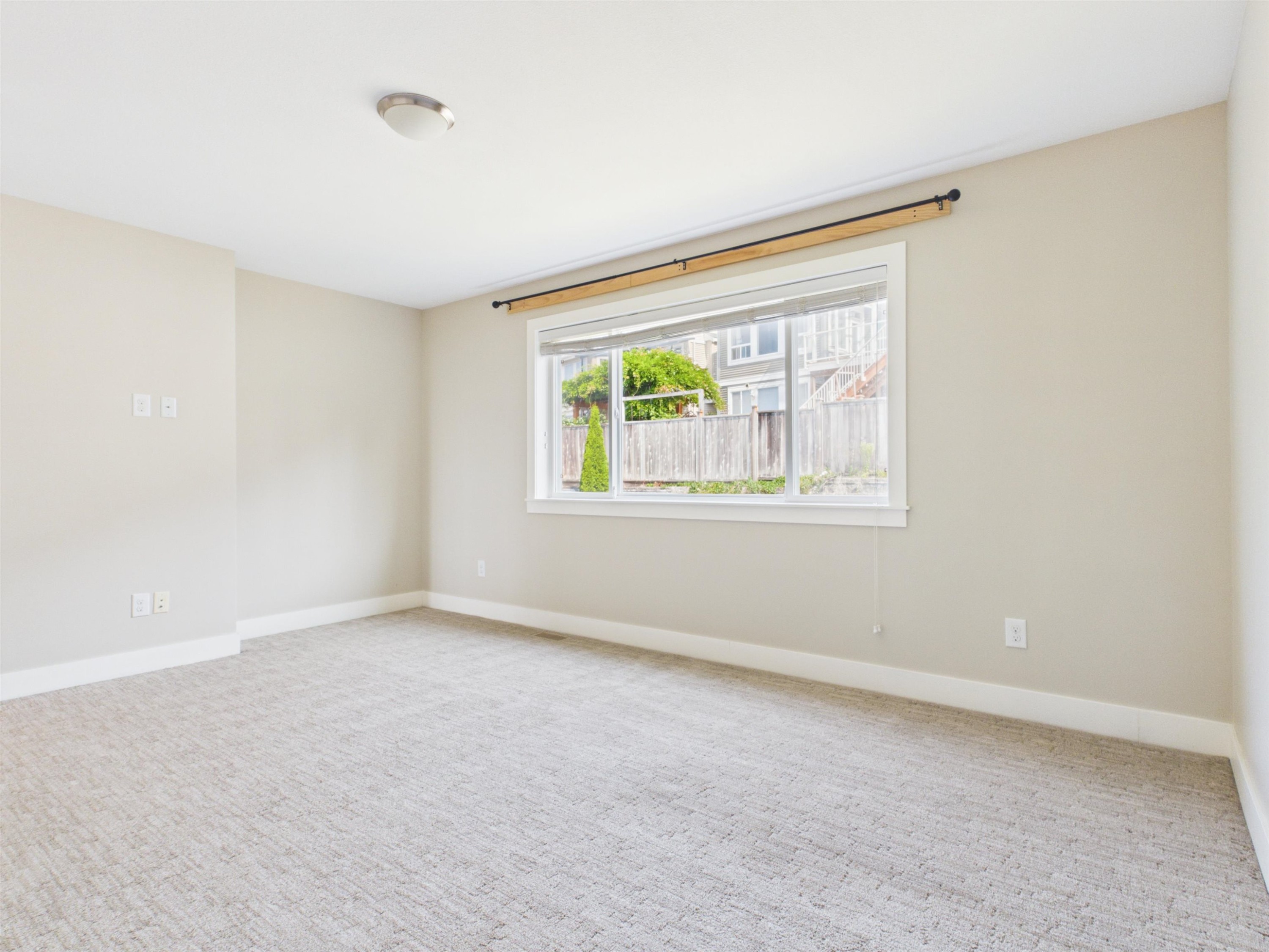 3501 Sheffield Avenue, Coquitlam, BC - Indoor Photo Showing Other Room
