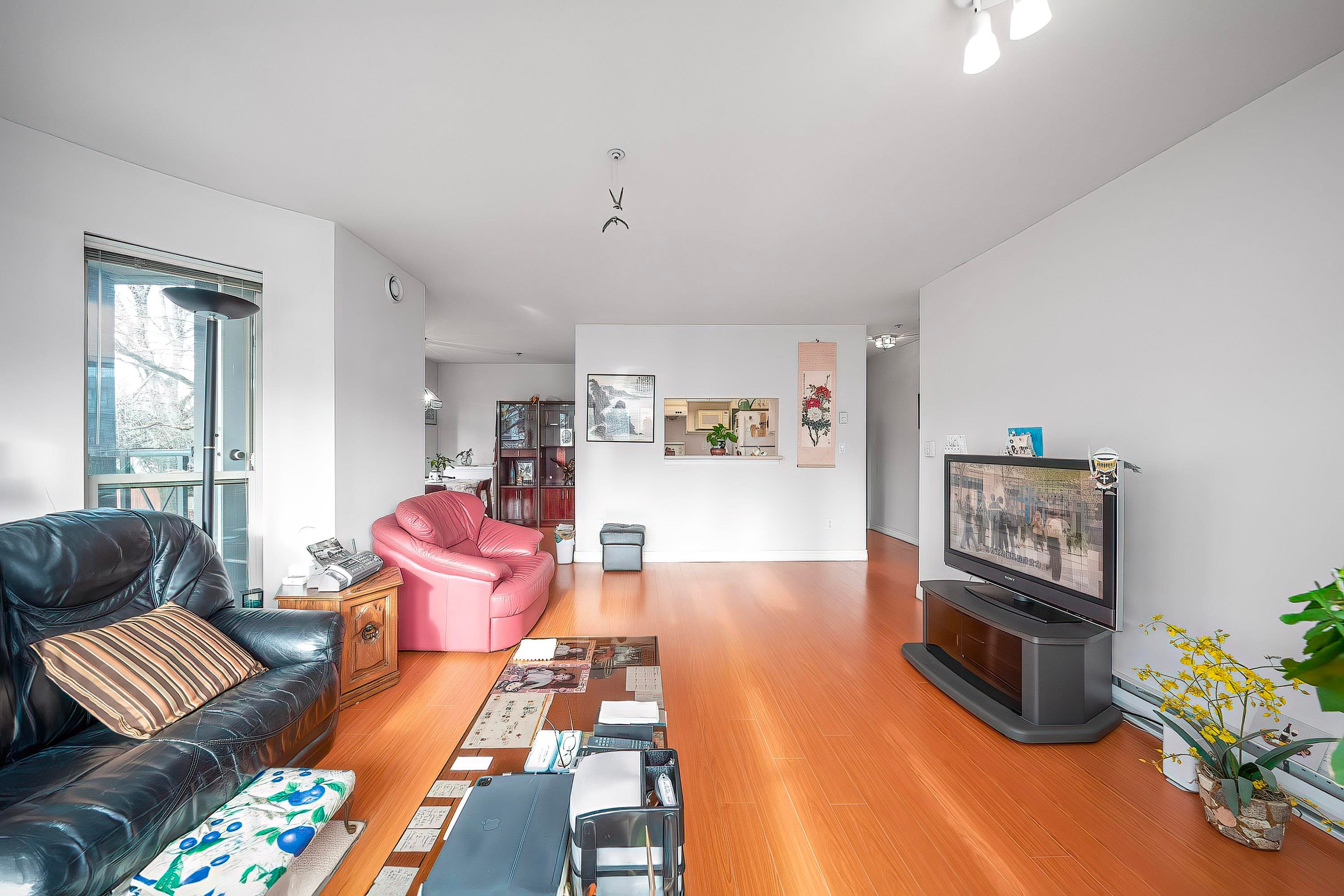 201-2345 Central Avenue, Coquitlam, BC - Indoor Photo Showing Living Room