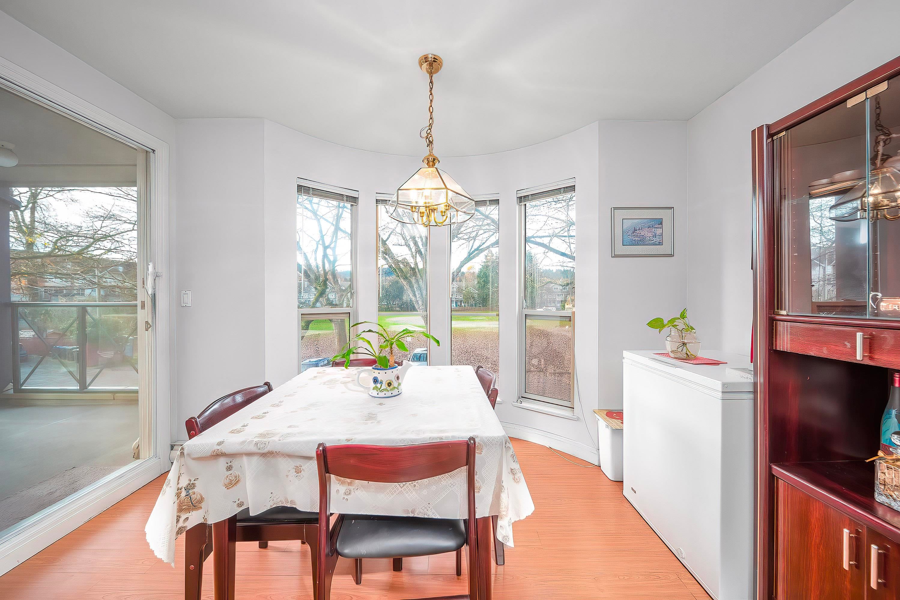 201-2345 Central Avenue, Coquitlam, BC - Indoor Photo Showing Dining Room
