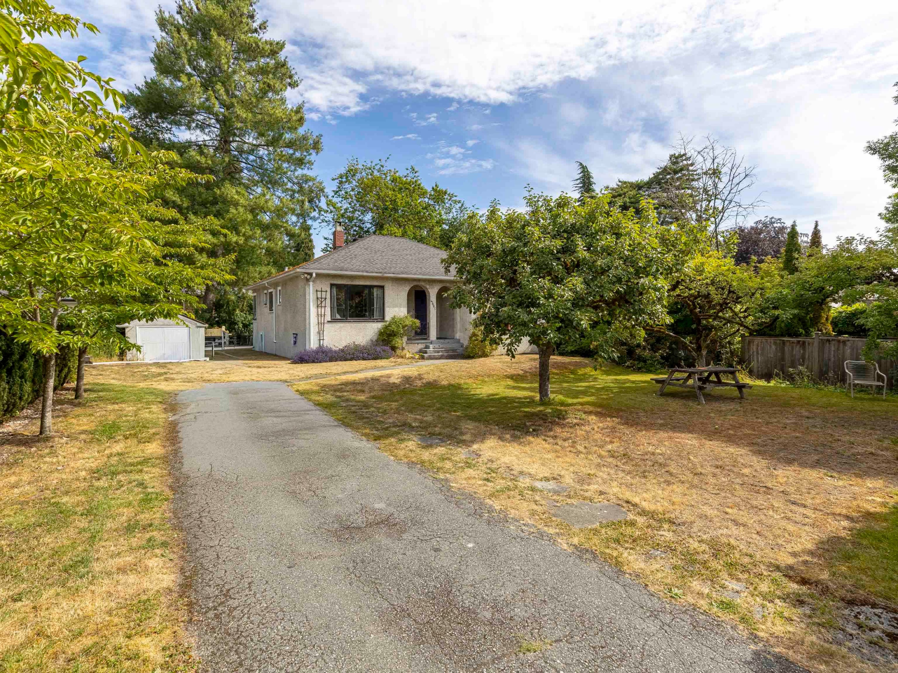 4691 5Th Avenue W, Vancouver, BC - Outdoor