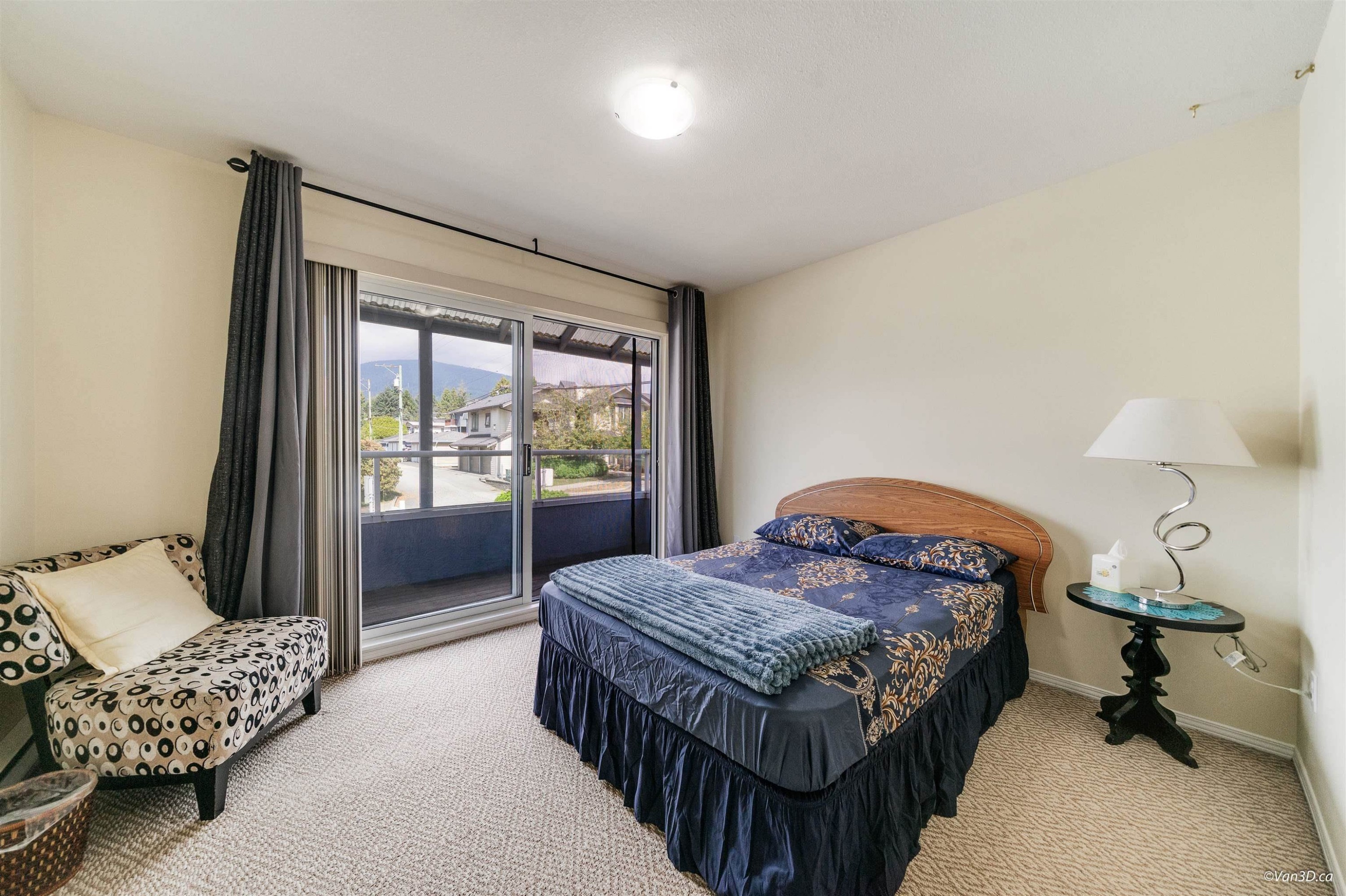 215 18Th Street W, North Vancouver, BC - Indoor Photo Showing Bedroom