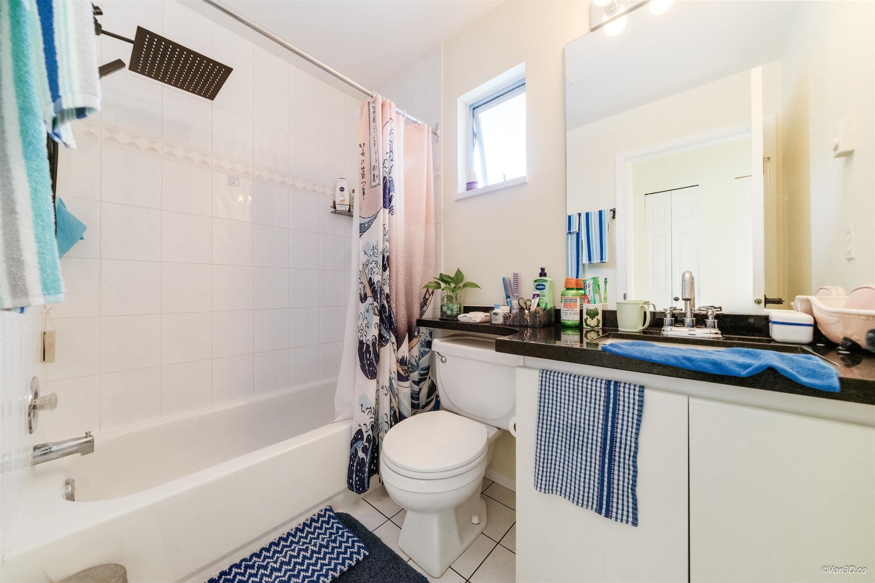 215 18Th Street W, North Vancouver, BC - Indoor Photo Showing Bathroom